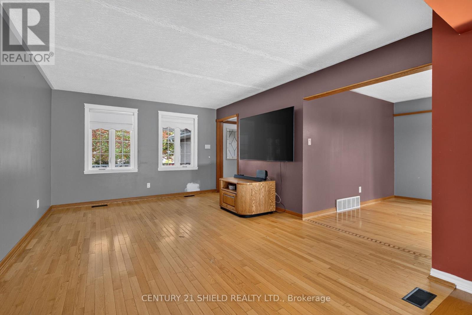 868 Laflin Street Property Photo 10