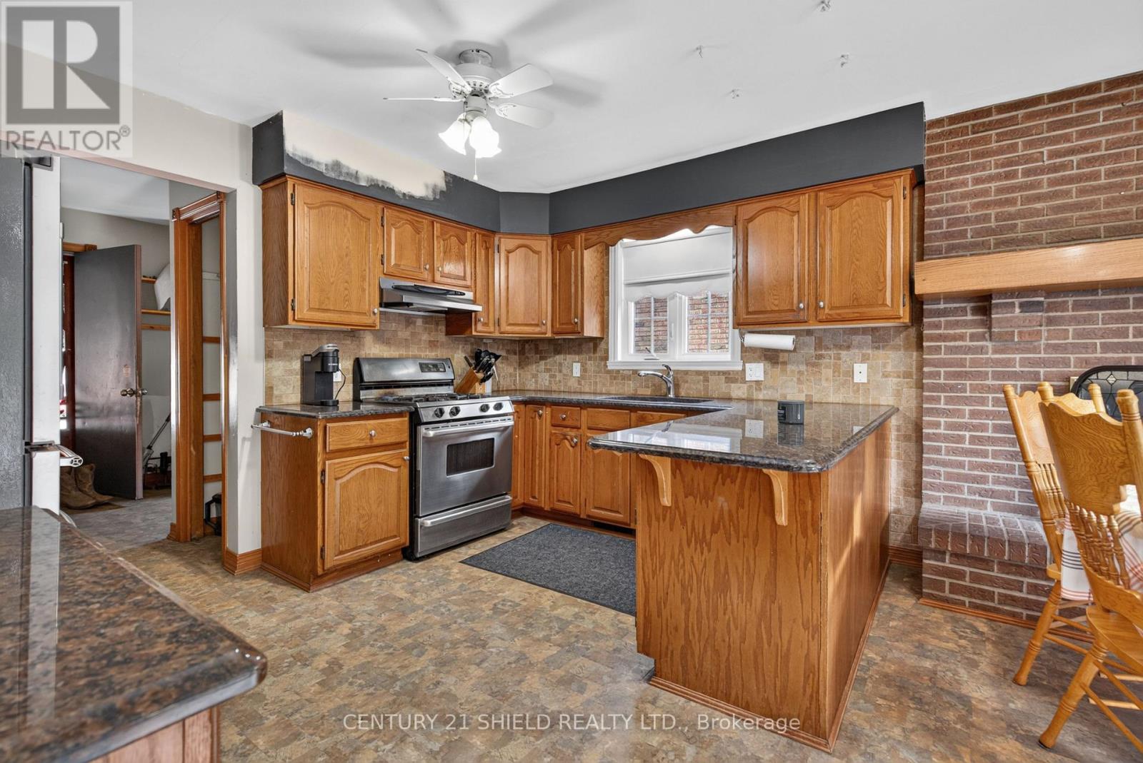868 Laflin Street Property Photo 14