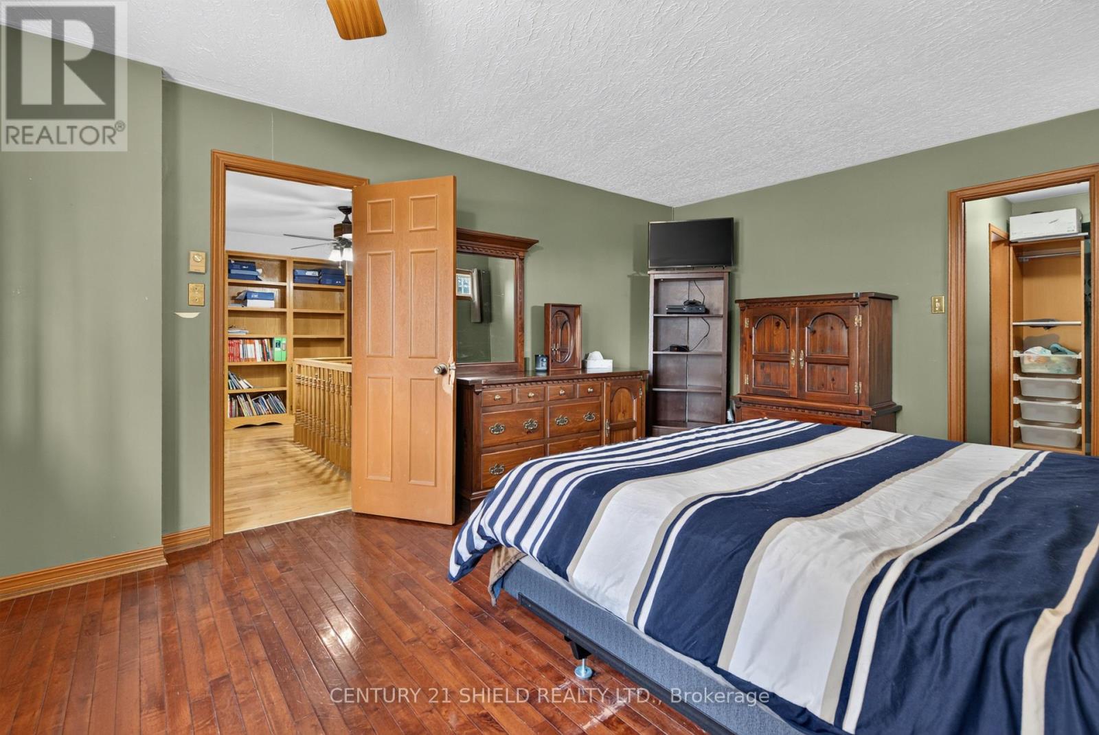 868 Laflin Street Property Photo 21