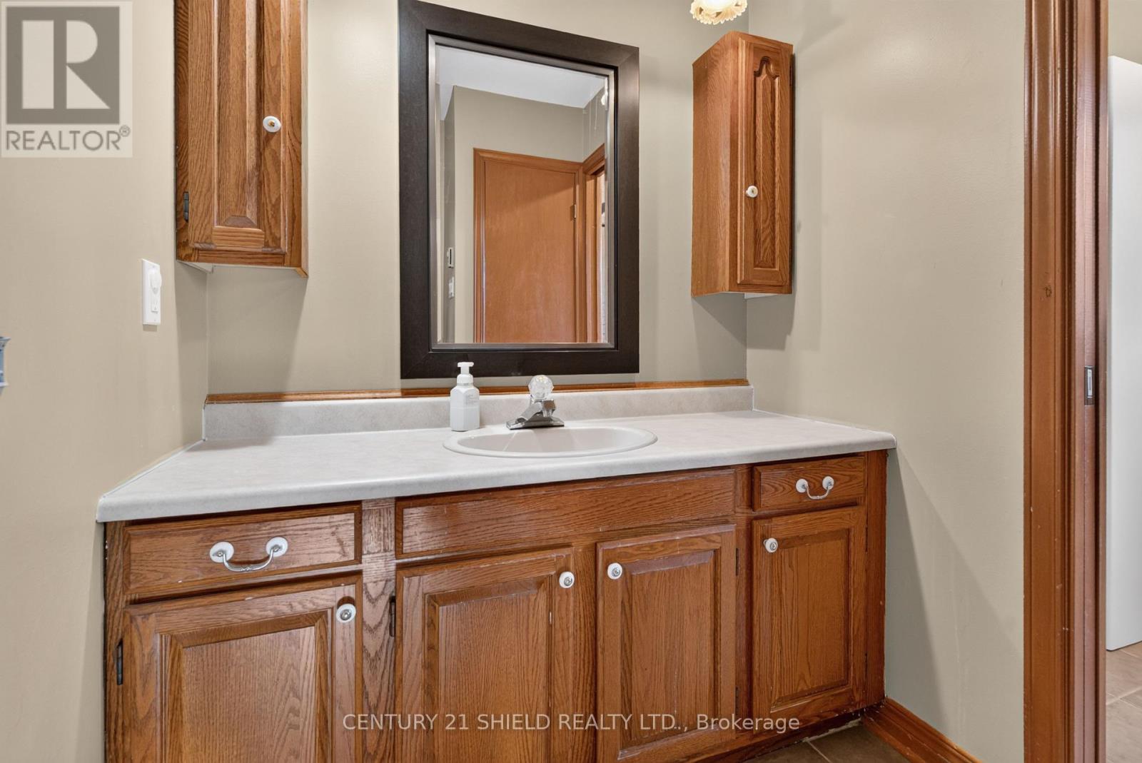 868 Laflin Street Property Photo 28