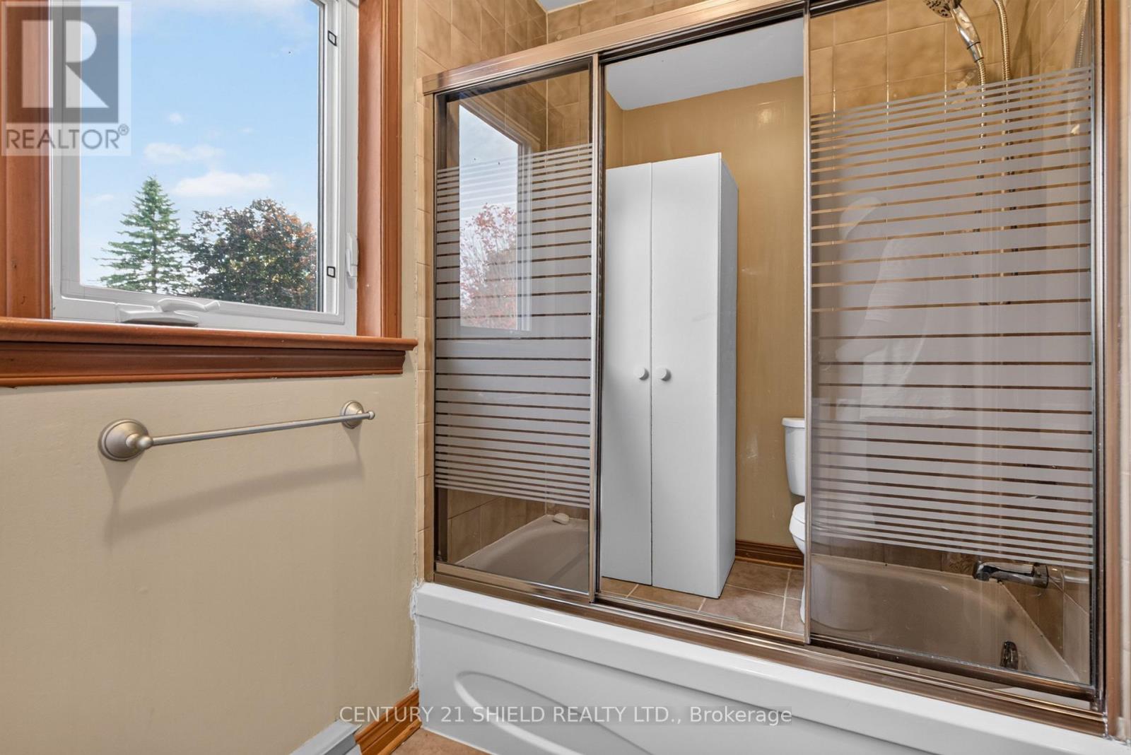 868 Laflin Street Property Photo 30