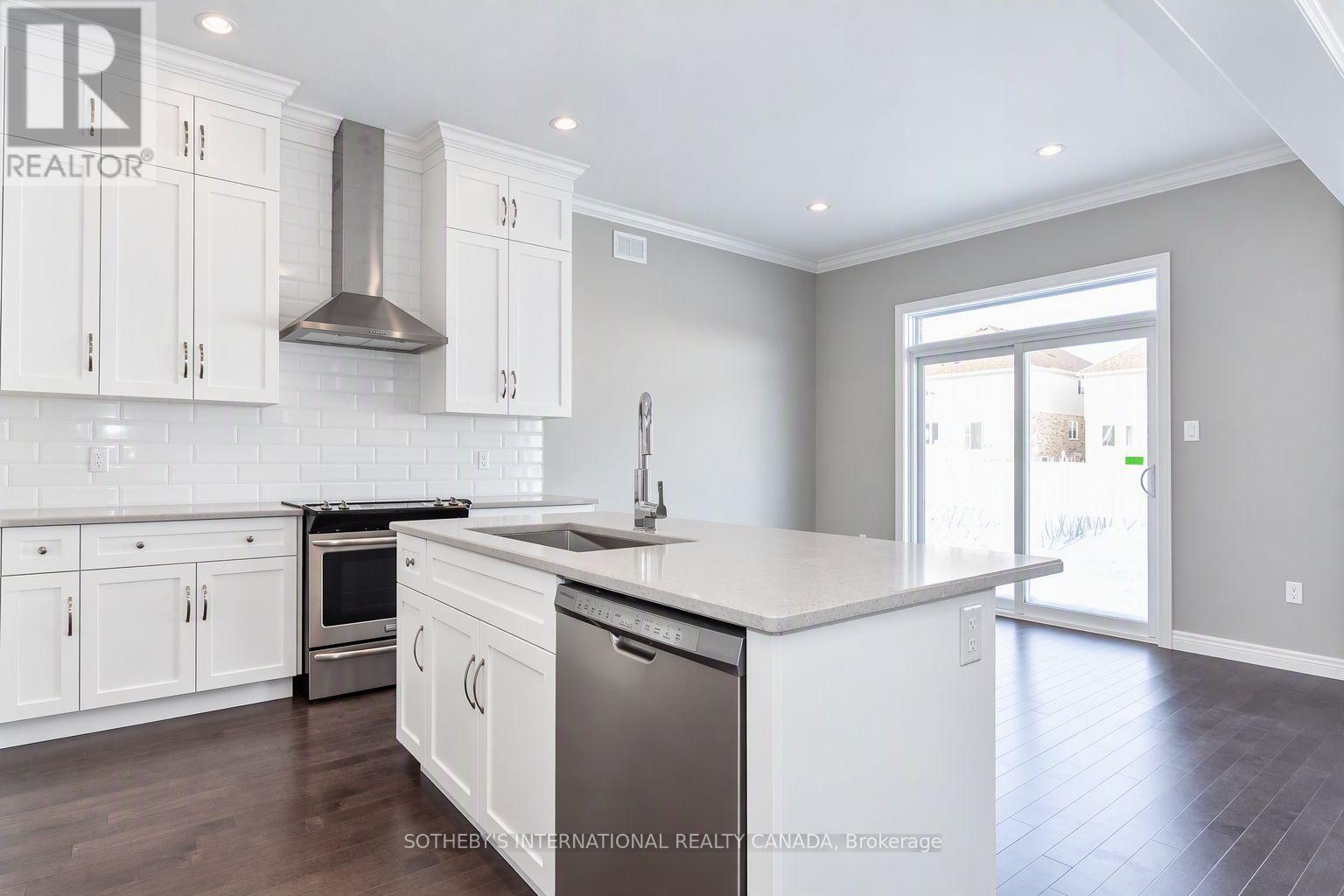 529 Anton Crescent Property Photo 3
