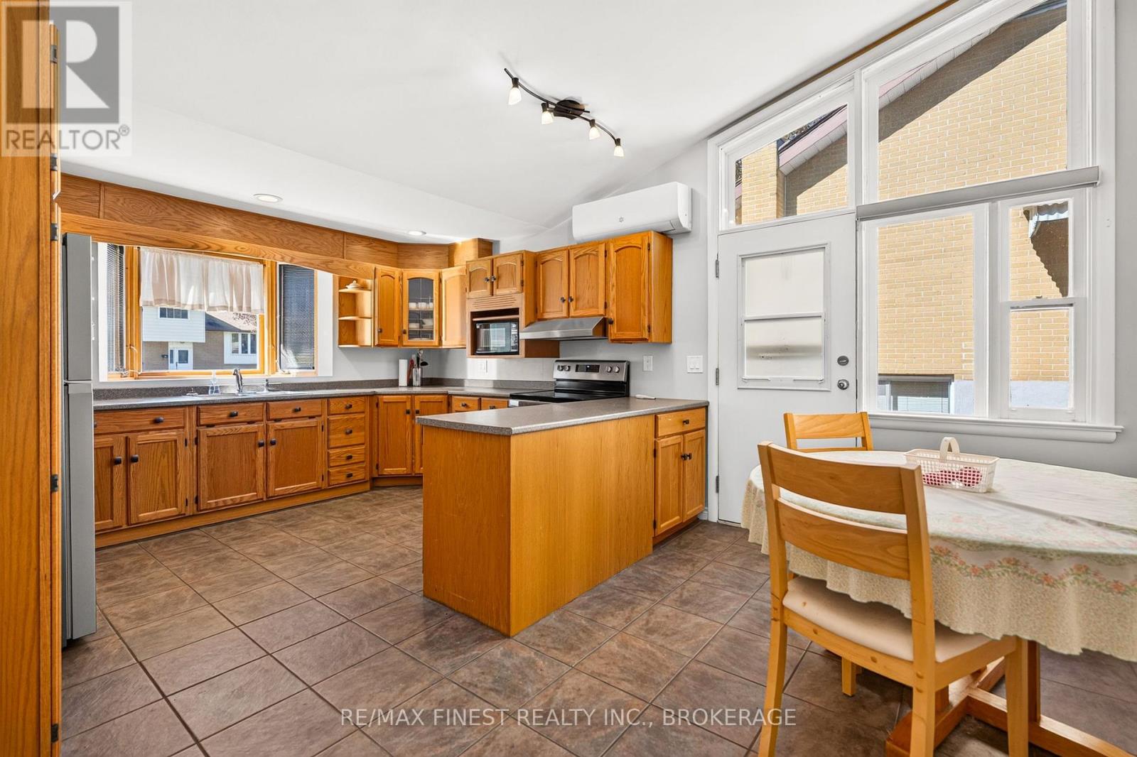 19 Wolfe Street Property Photo 11
