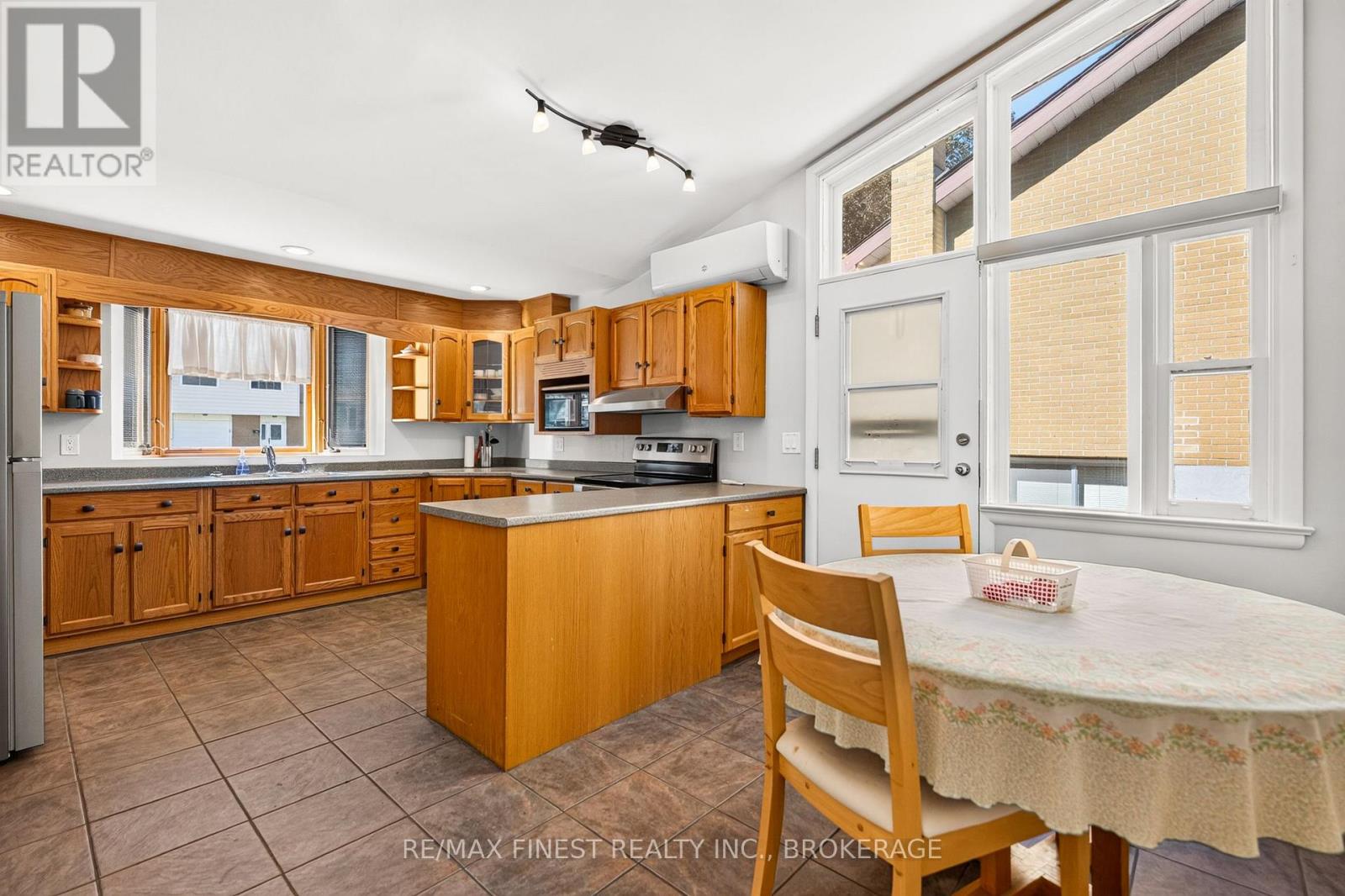 19 Wolfe Street Property Photo 12
