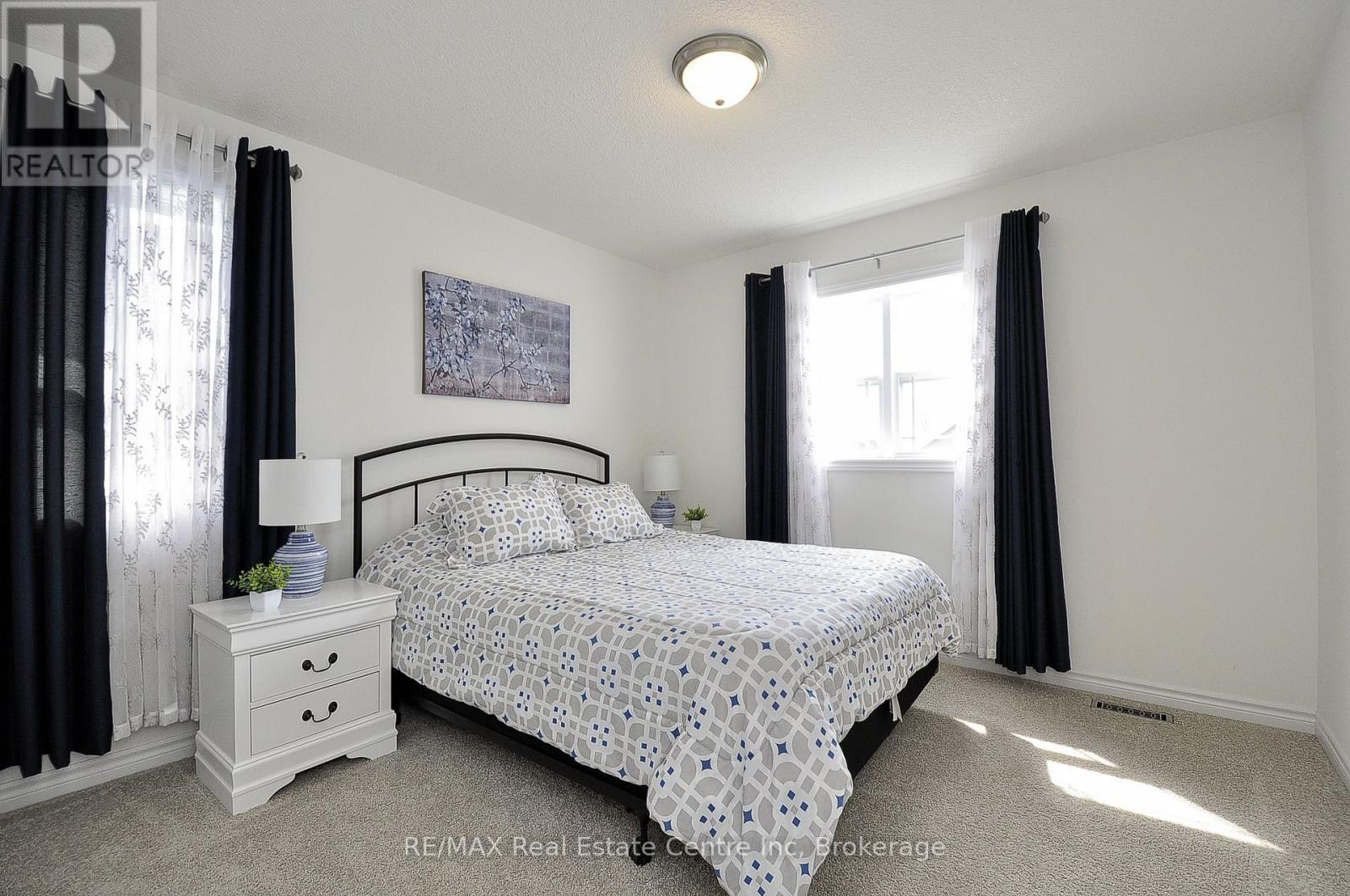 82 Curtis Street S Property Photo 24