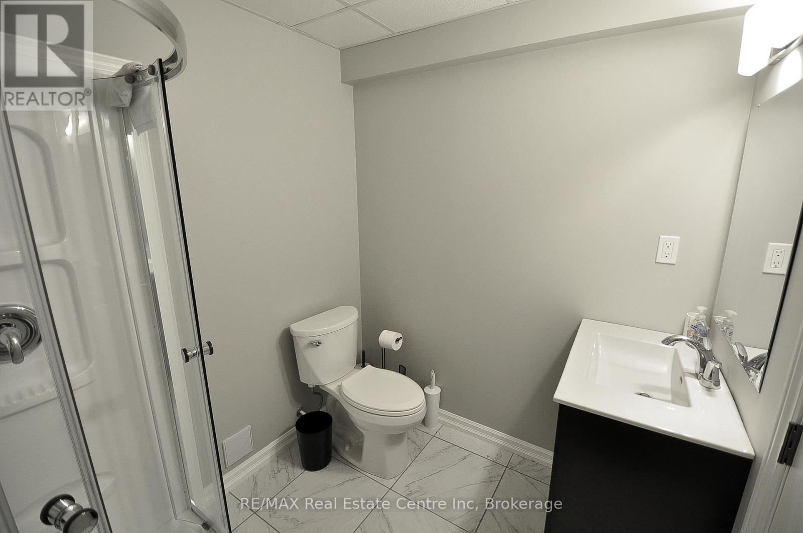 82 Curtis Street S Property Photo 33