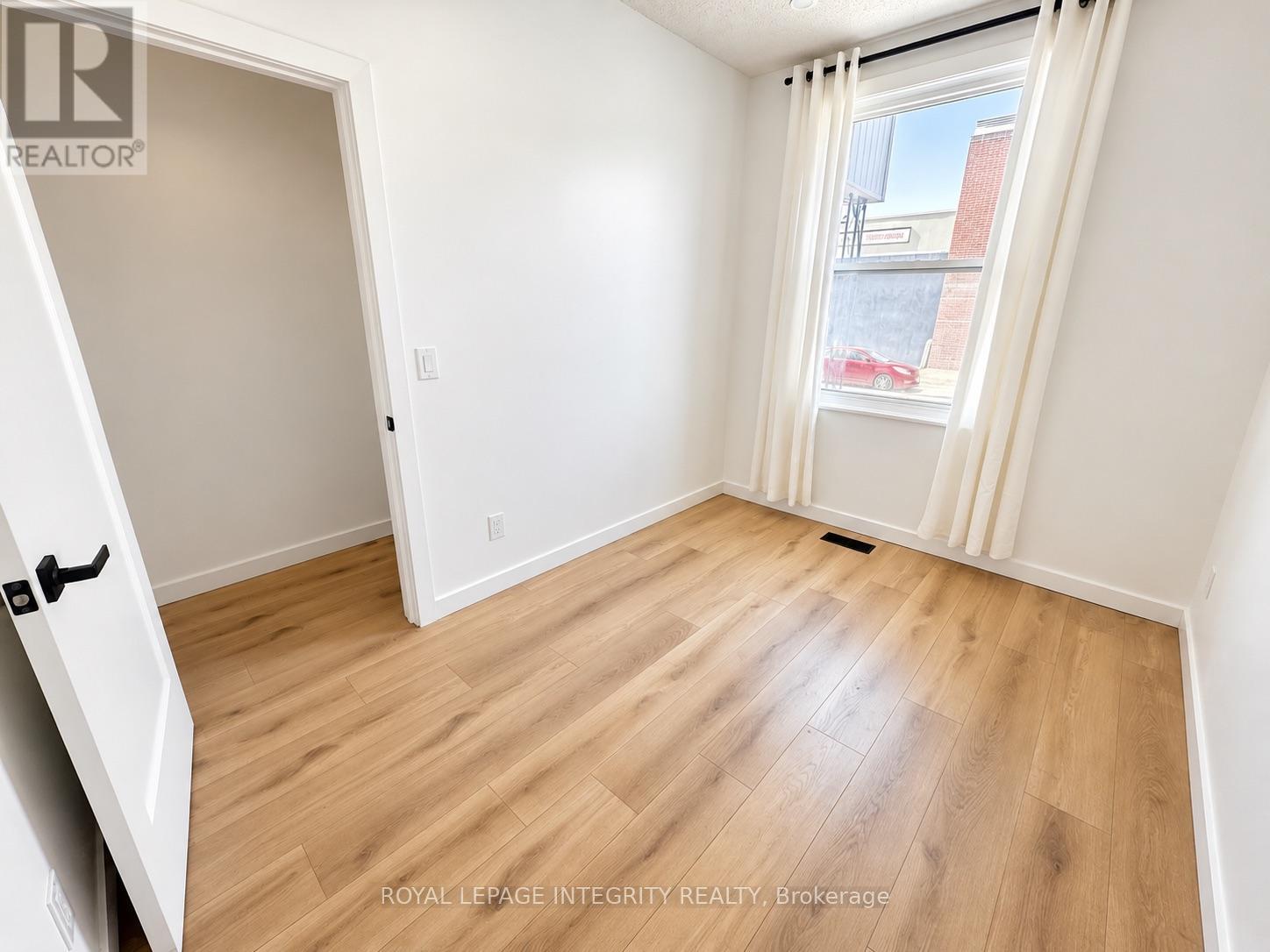 920 Gladstone Avenue Property Photo 4
