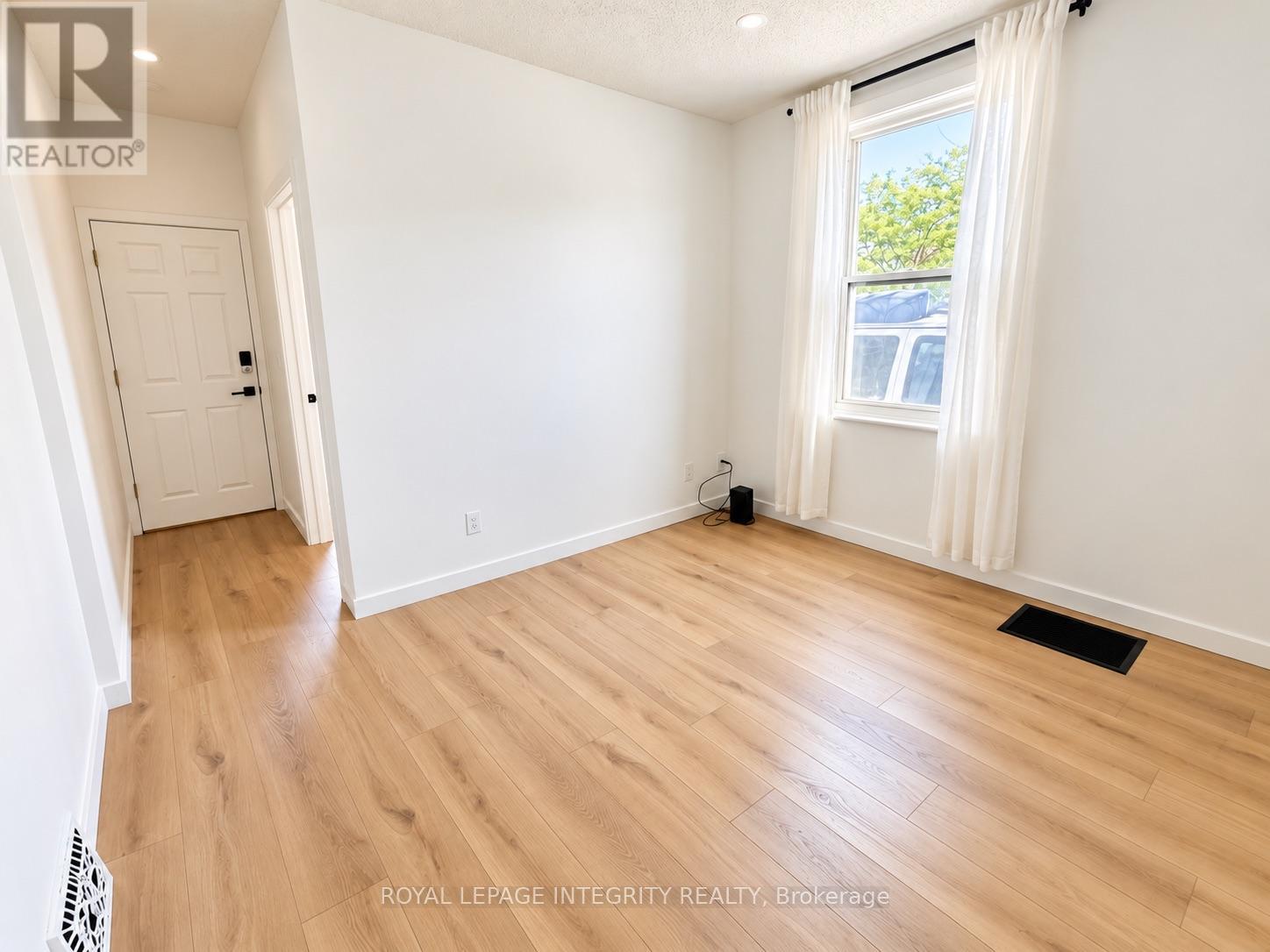 920 Gladstone Avenue Property Photo 6