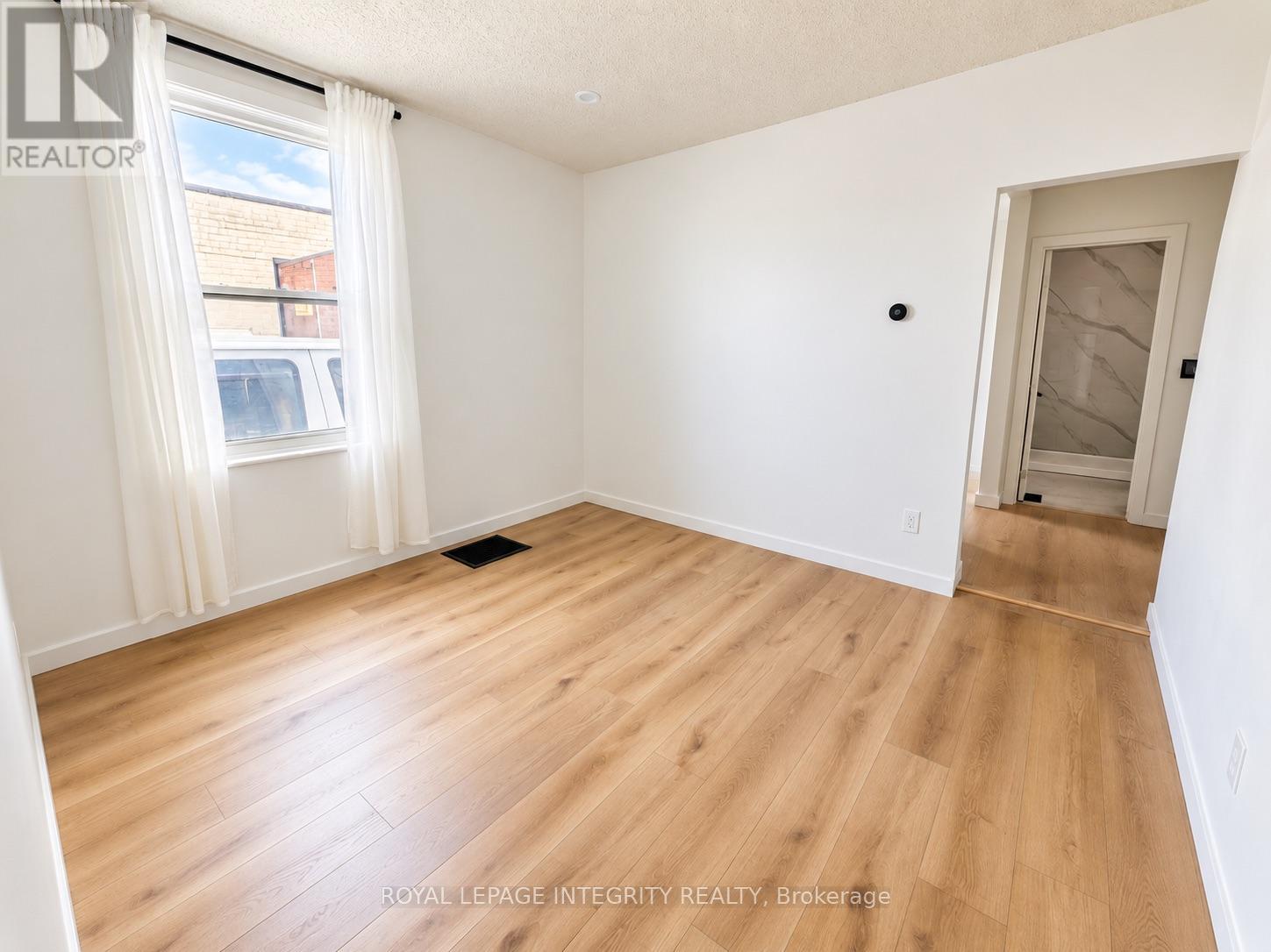 920 Gladstone Avenue Property Photo 7