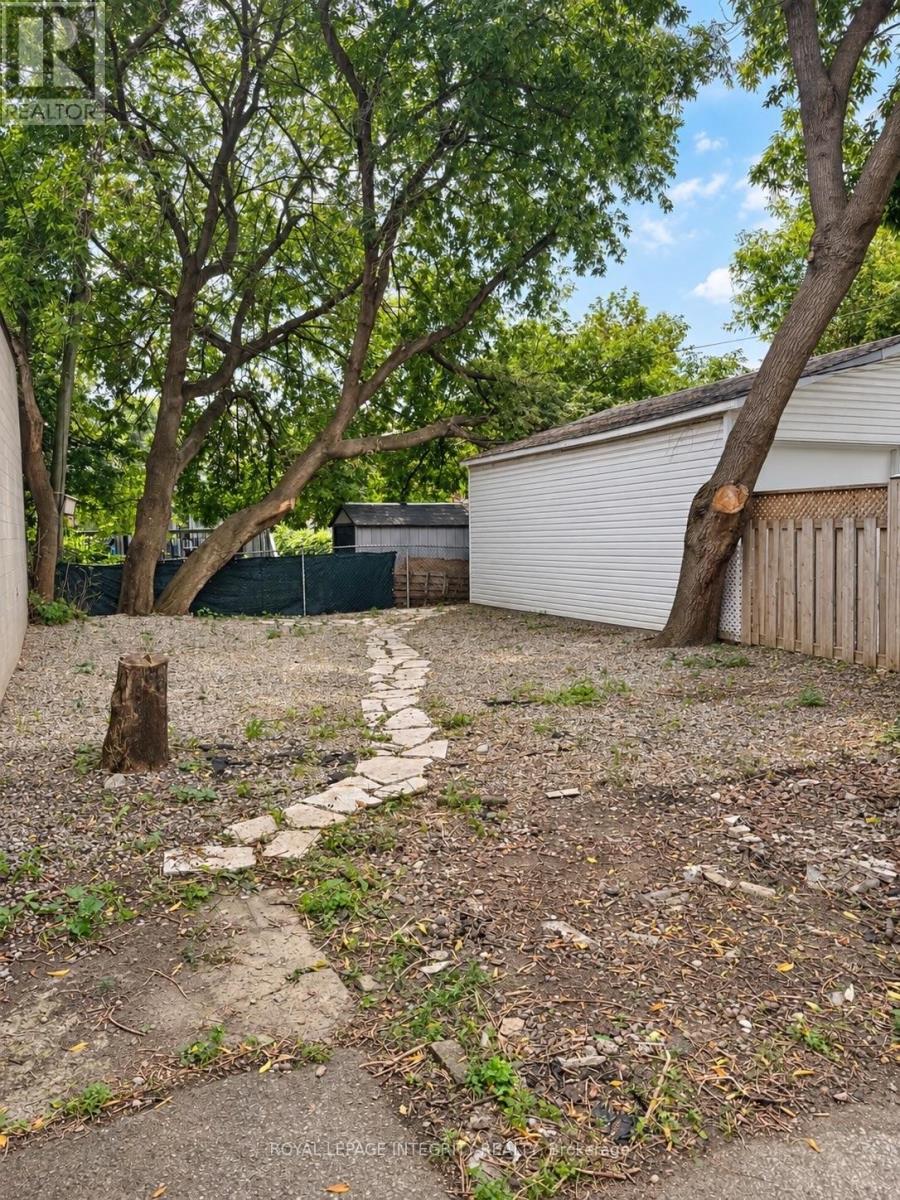 920 Gladstone Avenue Property Photo 20