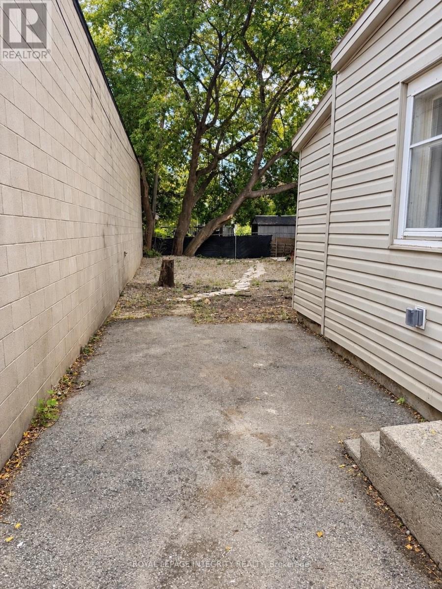 920 Gladstone Avenue Property Photo 21
