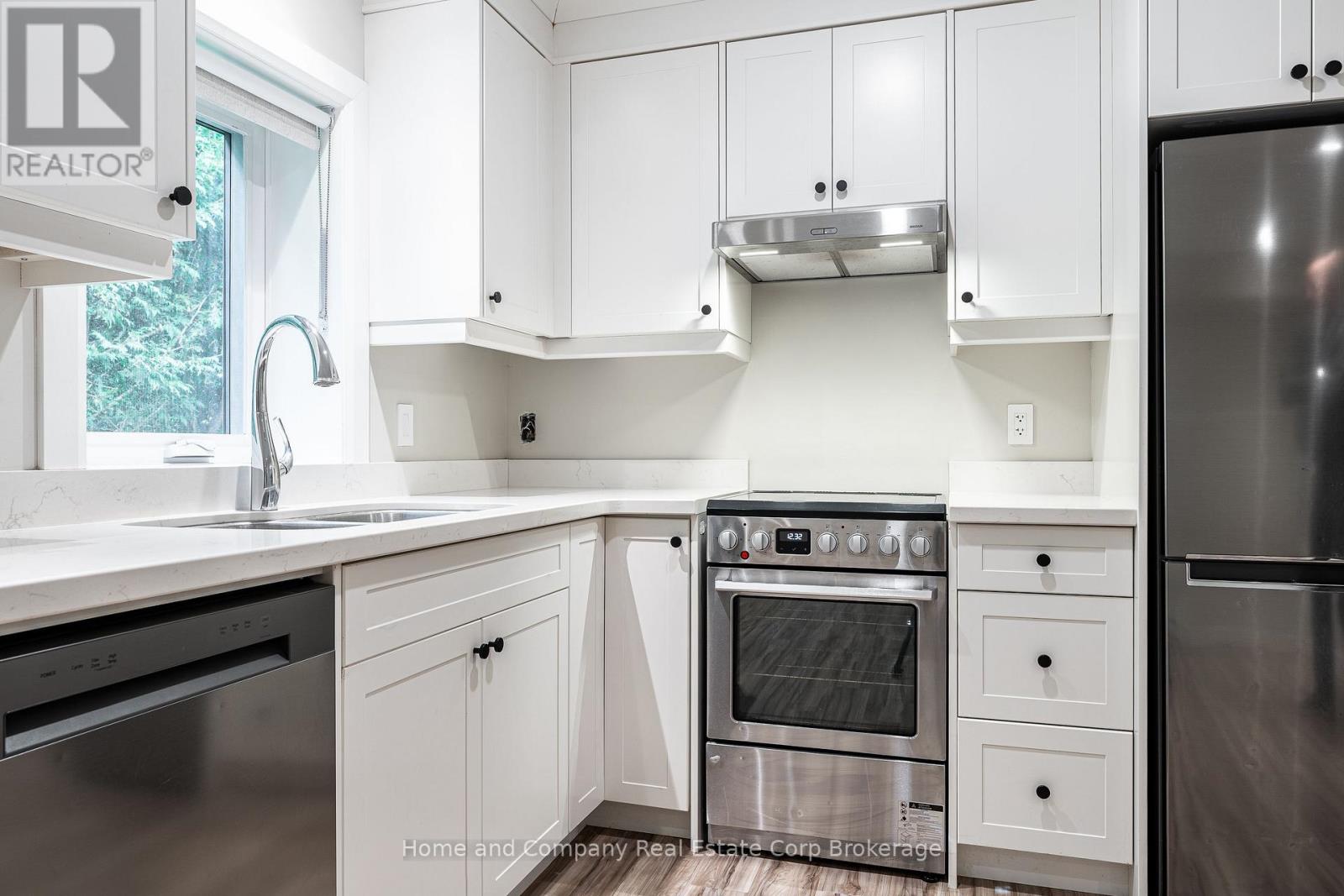 27 Brock Street Property Photo 12