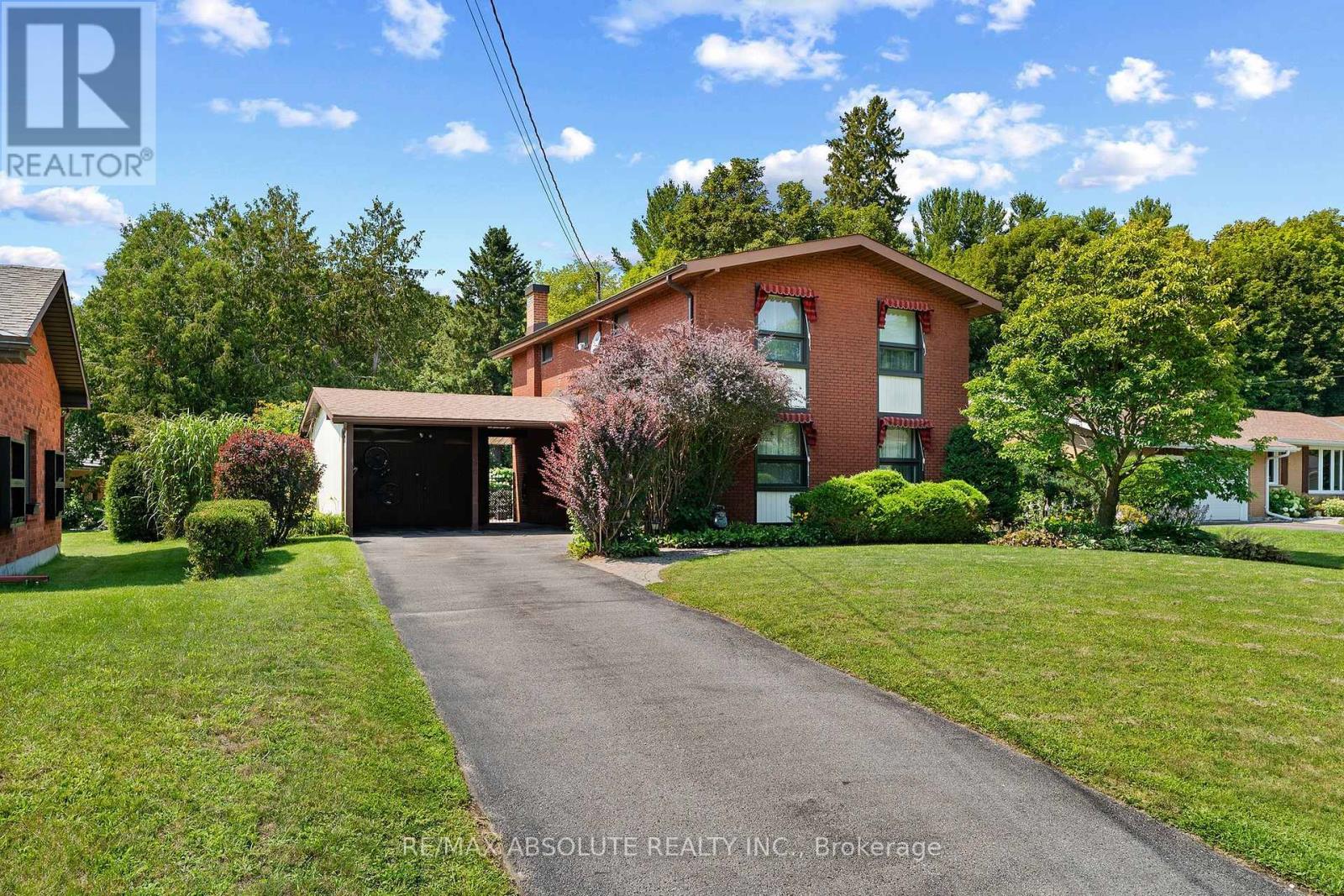 290 Harrington Street Property Photo 3