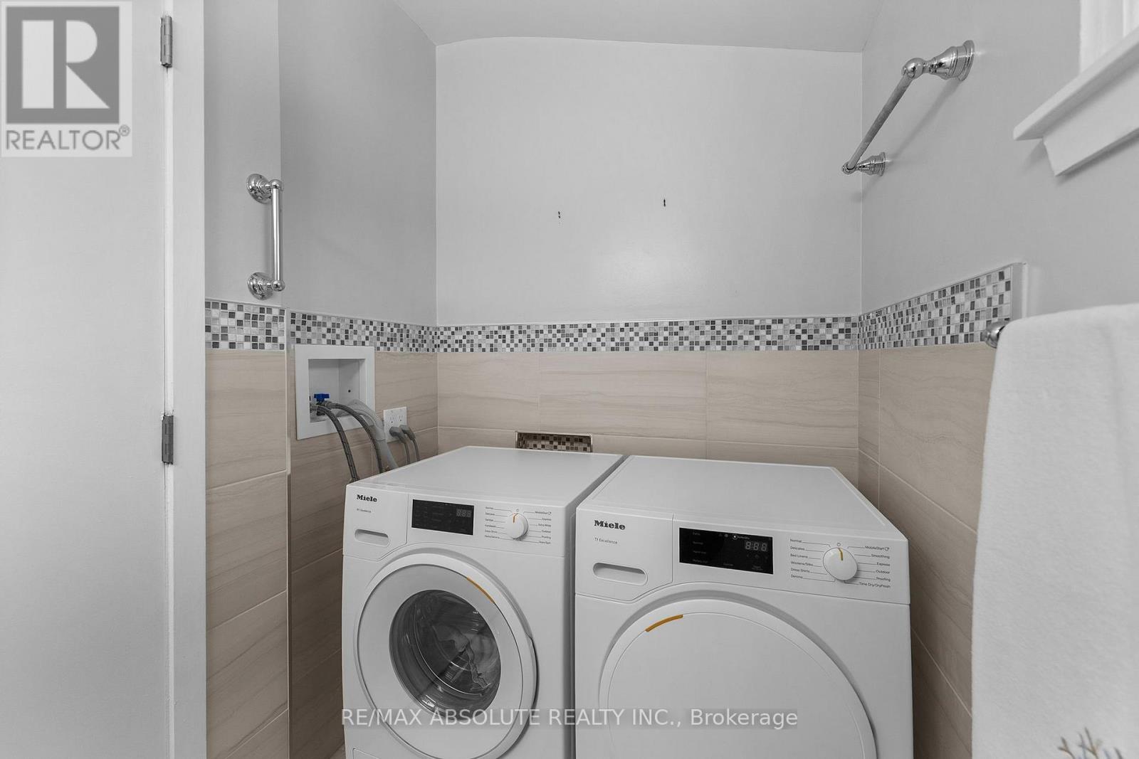 290 Harrington Street Property Photo 35