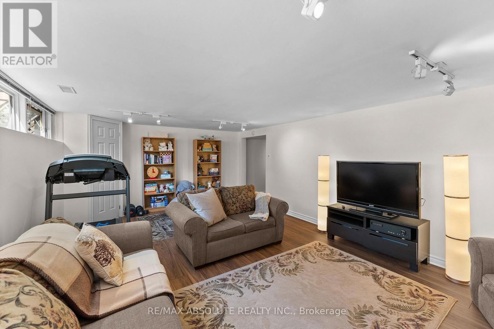 290 Harrington Street Property Photo 39