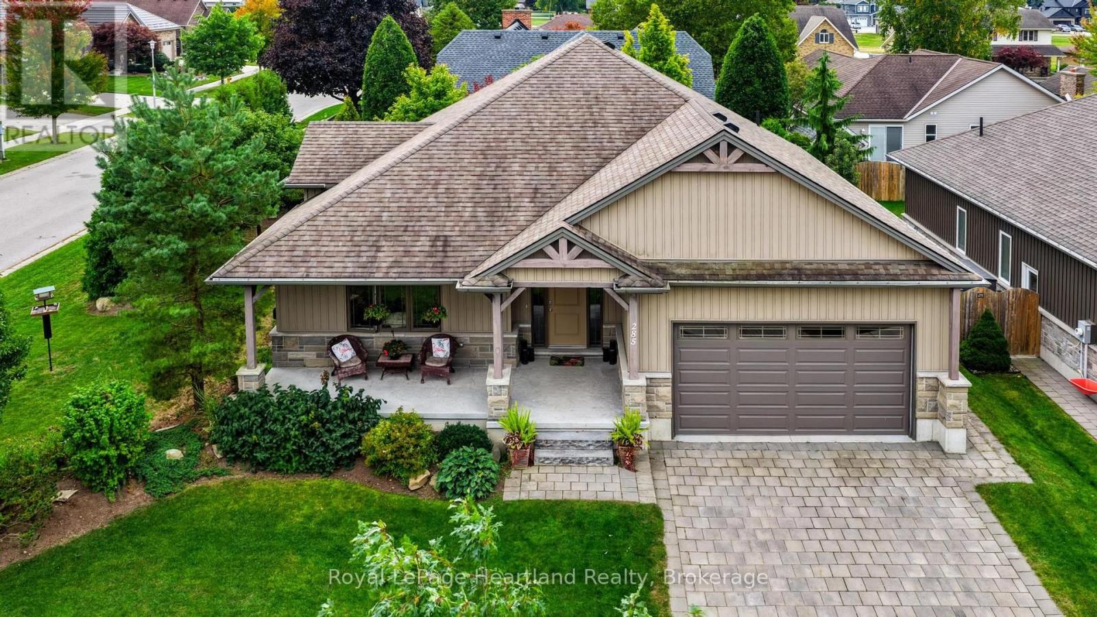 285 Darling Boulevard Property Photo 1