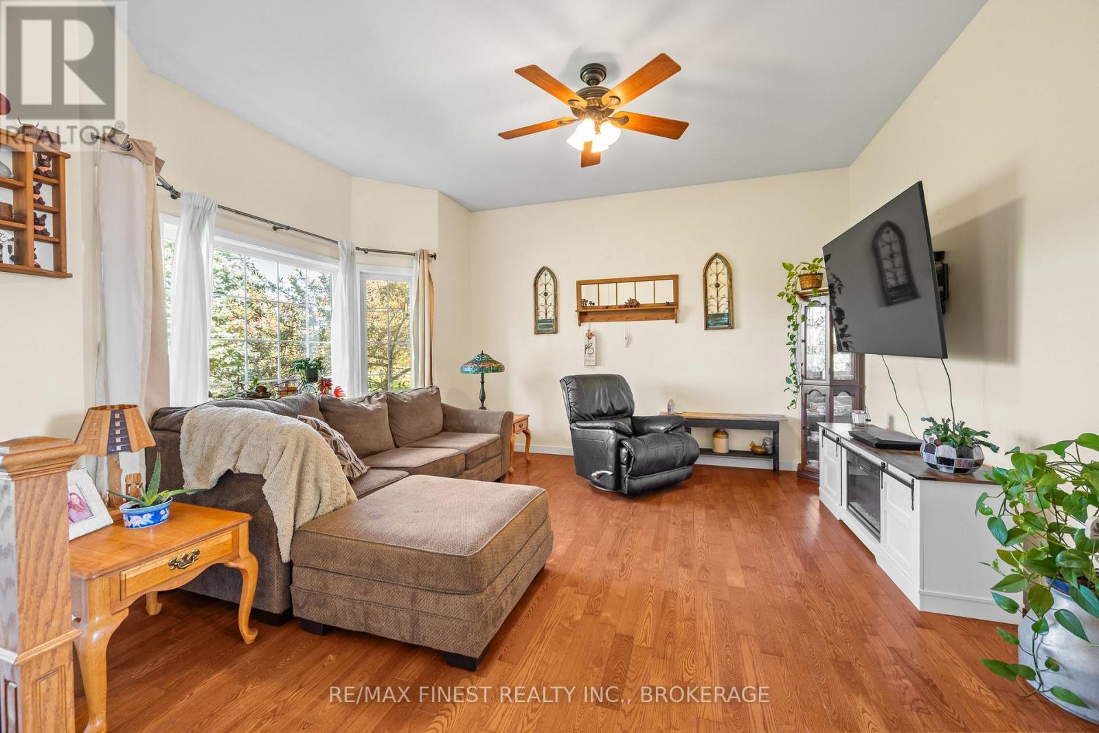 2442 Keeley Road Property Photo 4