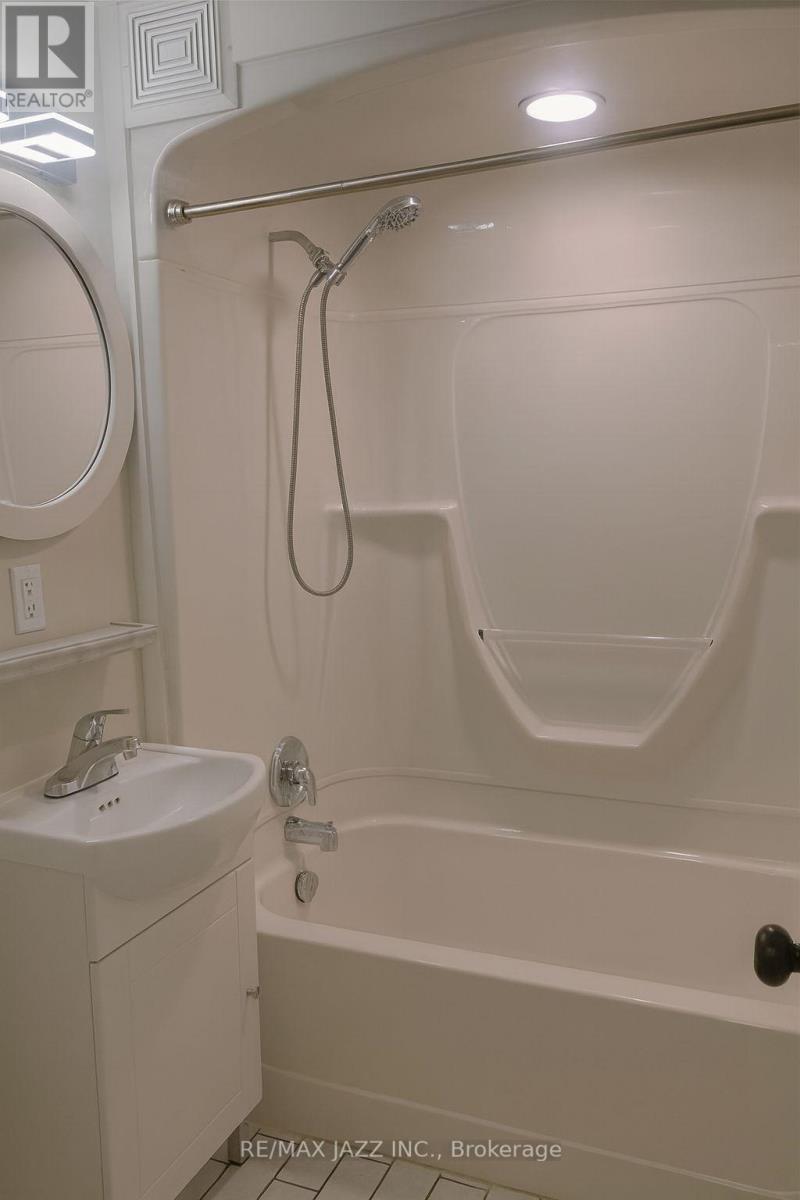 37-43 Leonard Avenue Property Photo 5