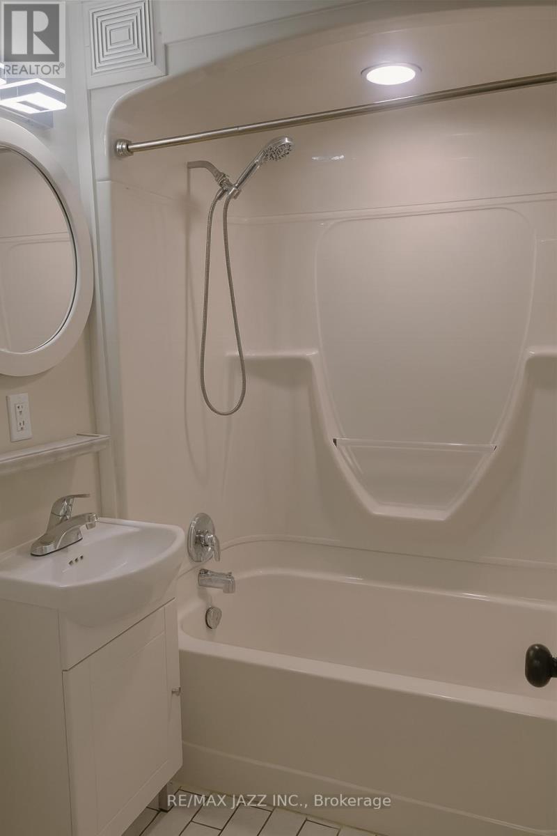 37-43 Leonard Avenue Property Photo 5