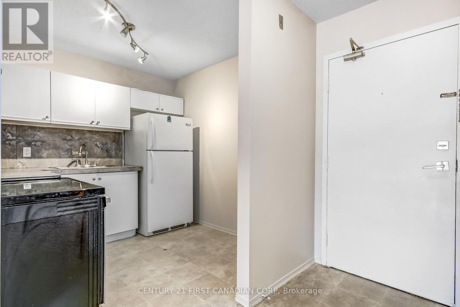 210 - 5 Jacksway Crescent Property Photo 6