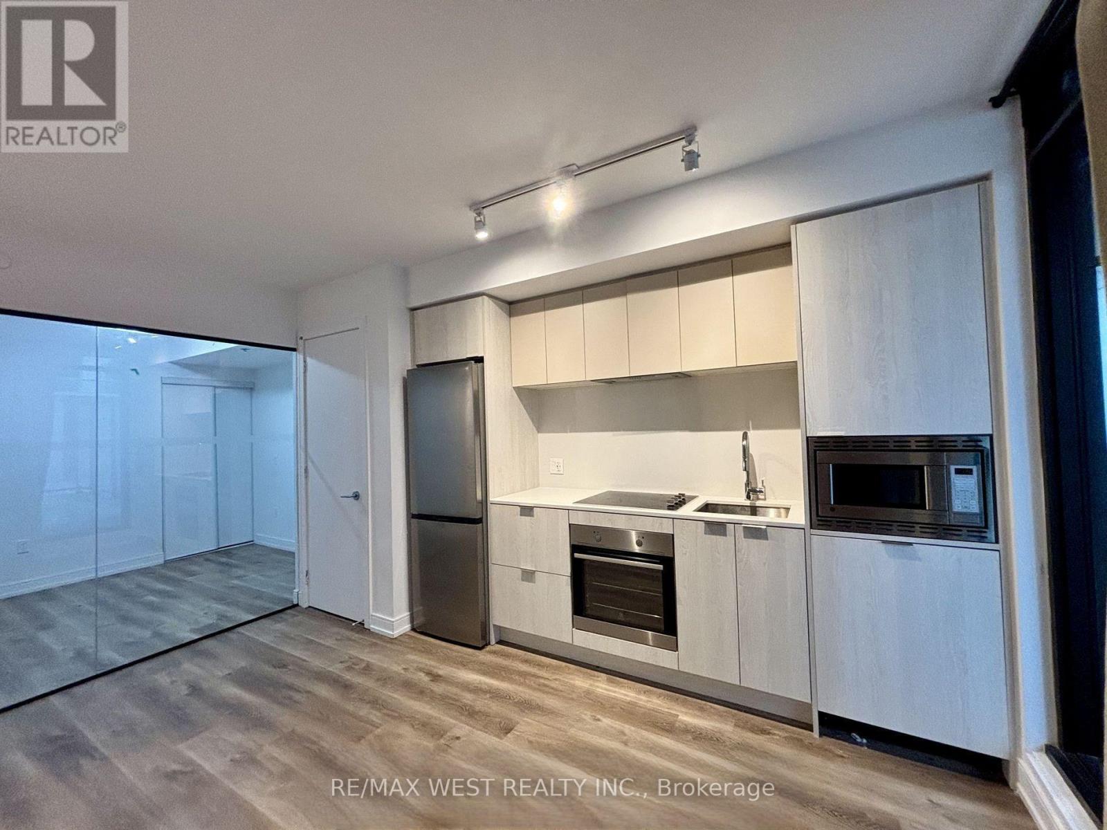 325 - 1 Jarvis Street Property Photo 5