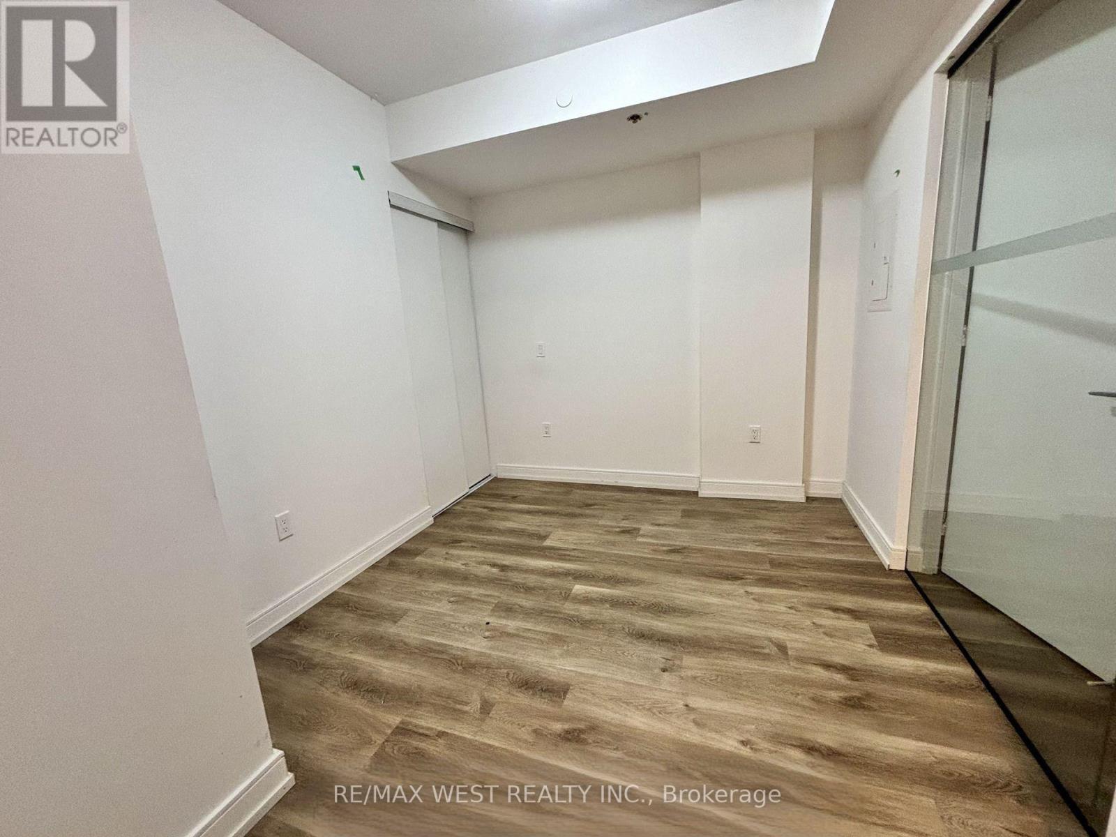 325 - 1 Jarvis Street Property Photo 8