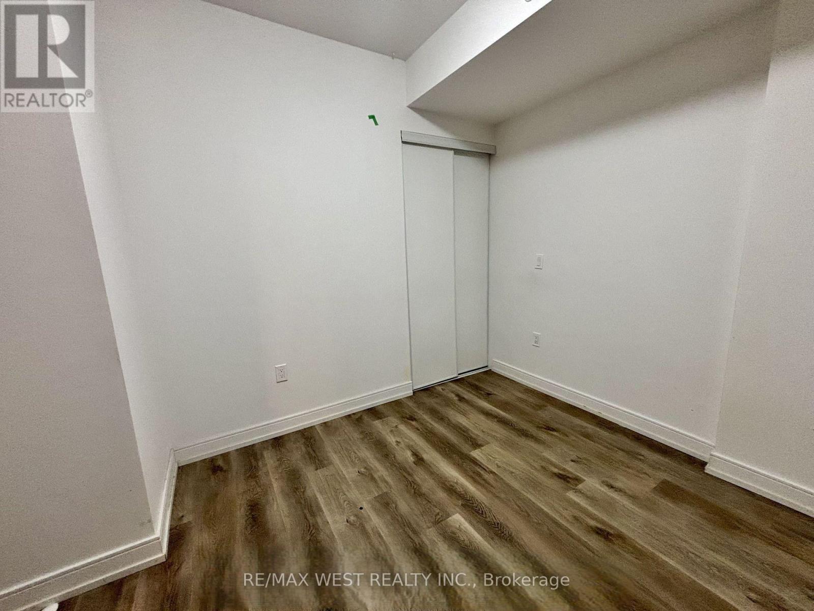 325 - 1 Jarvis Street Property Photo 9