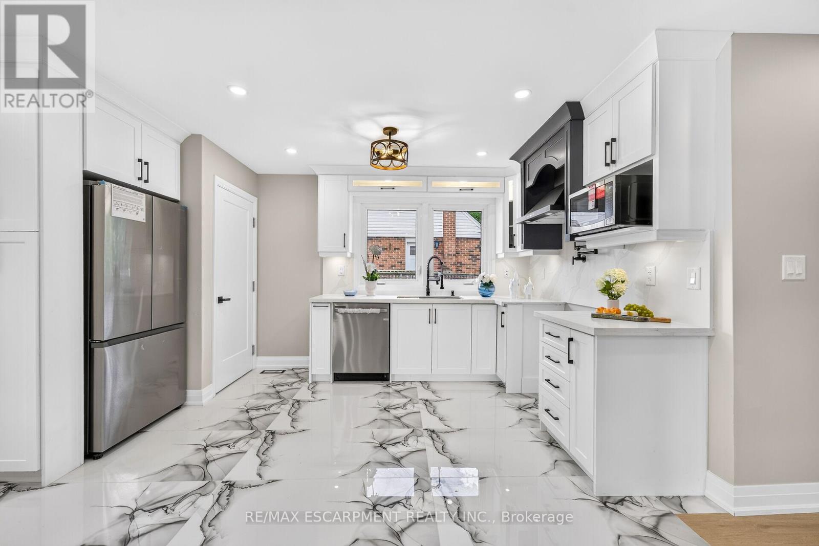 150 Howard Avenue Property Photo 7