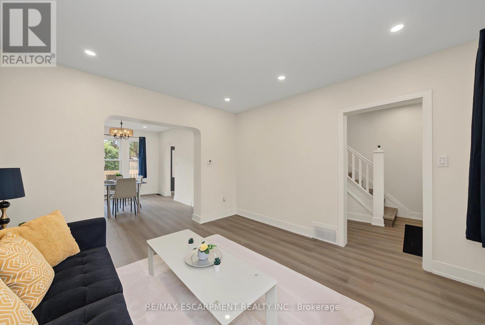 234 Balmoral Avenue S Property Photo 7