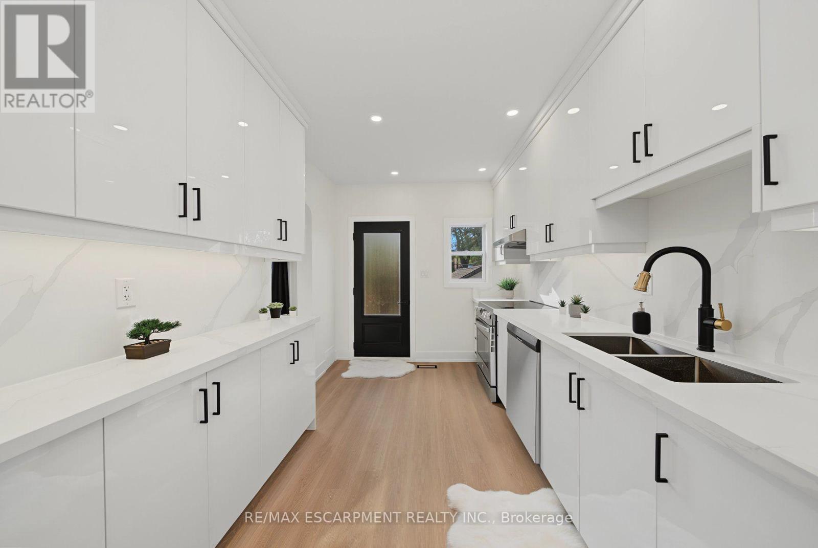 234 Balmoral Avenue S Property Photo 11