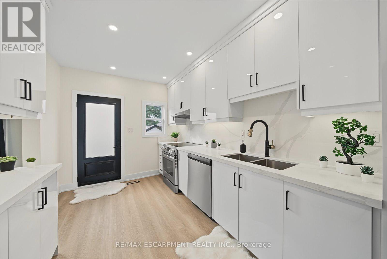 234 Balmoral Avenue S Property Photo 12