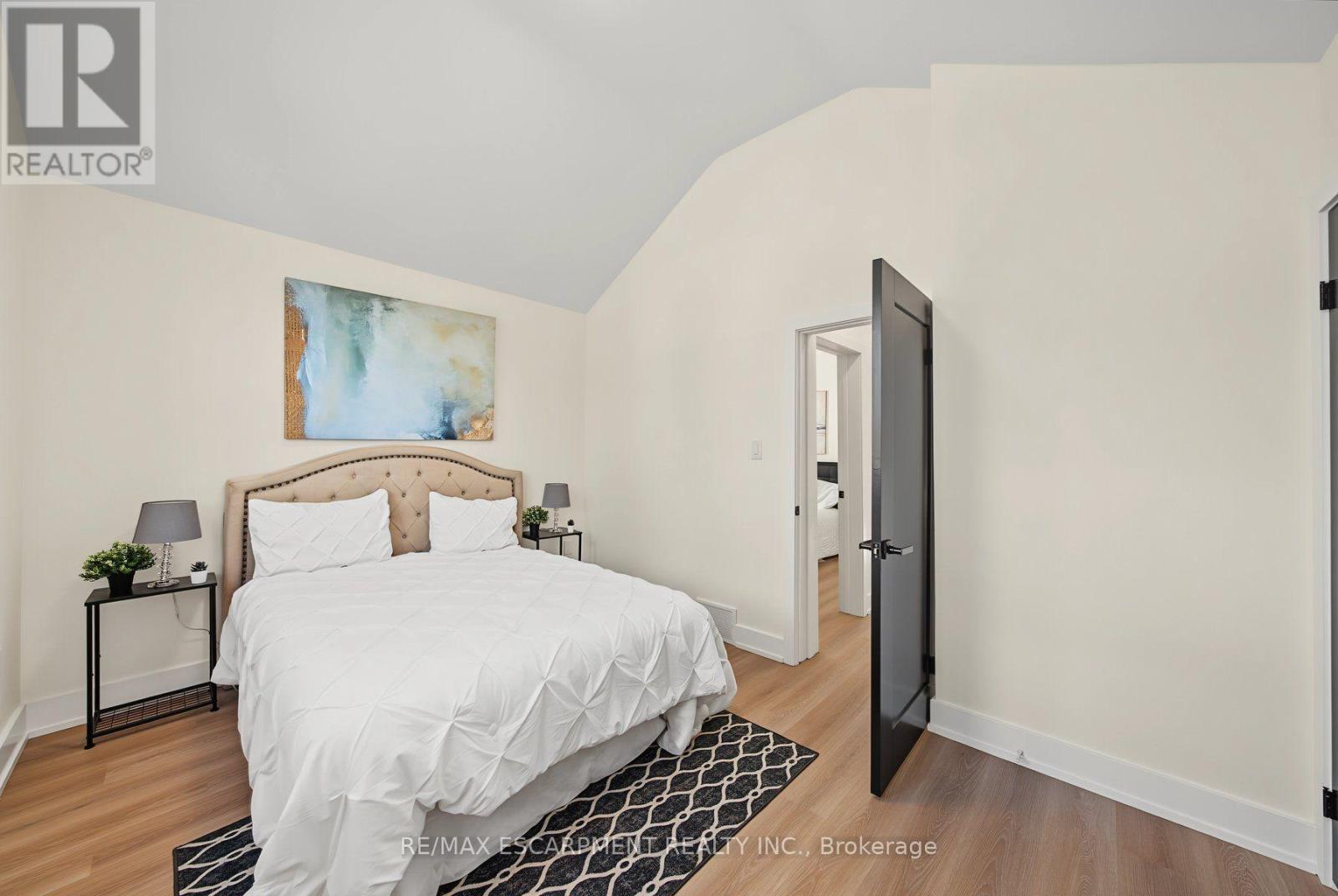234 Balmoral Avenue S Property Photo 18