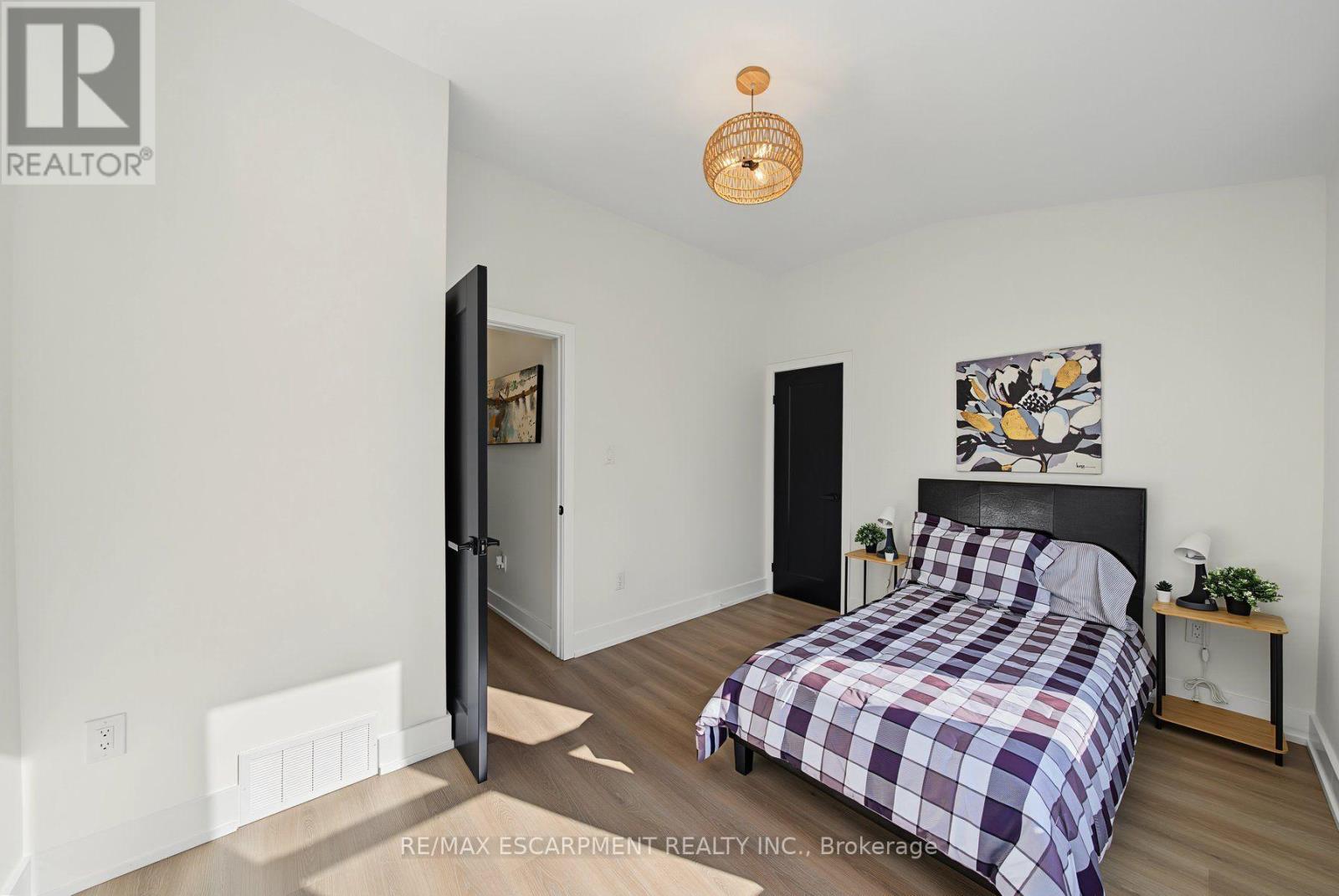 234 Balmoral Avenue S Property Photo 22