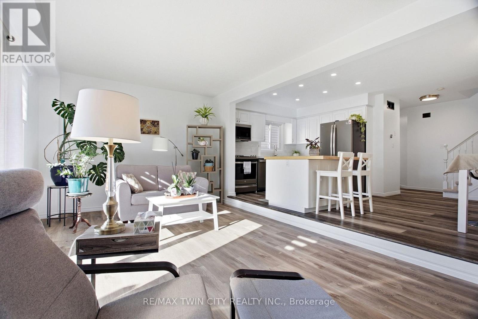 15 Cannes Street Property Photo 17