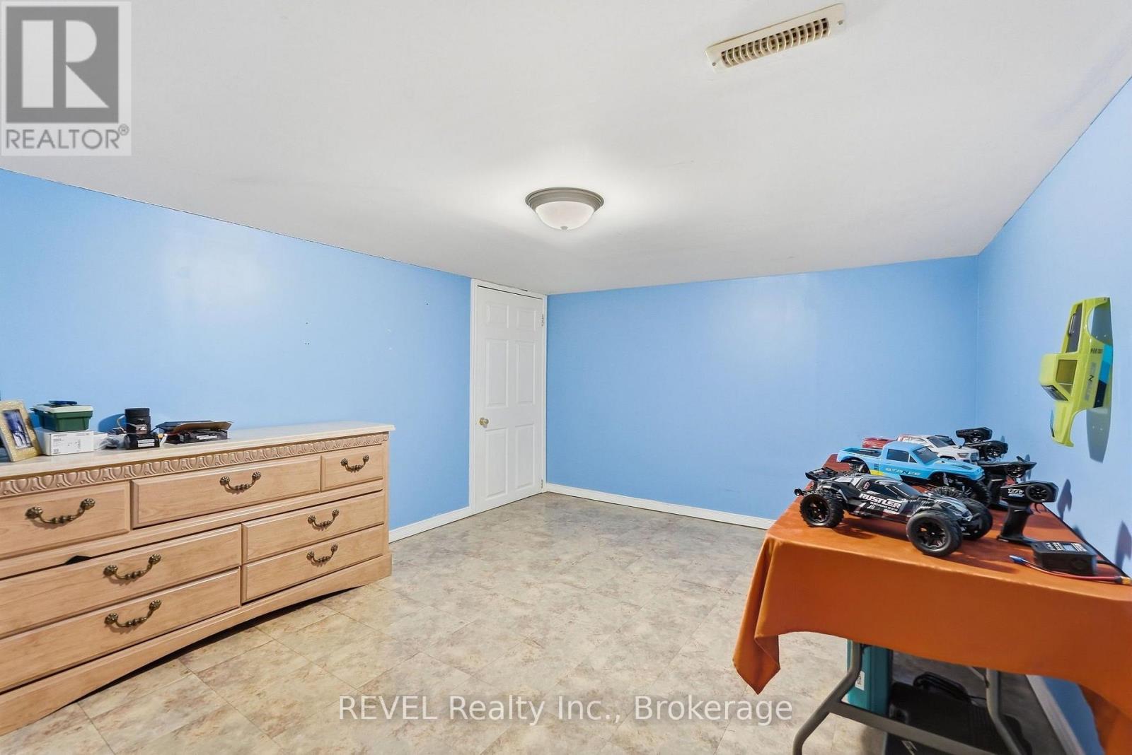 3 Ormond Street N Property Photo 29