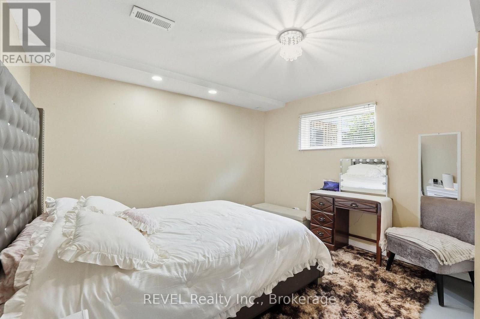 3 Ormond Street N Property Photo 35