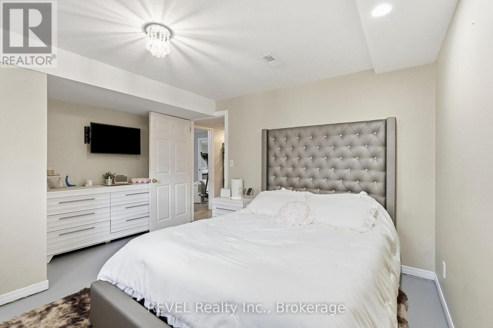 3 Ormond Street N Property Photo 36