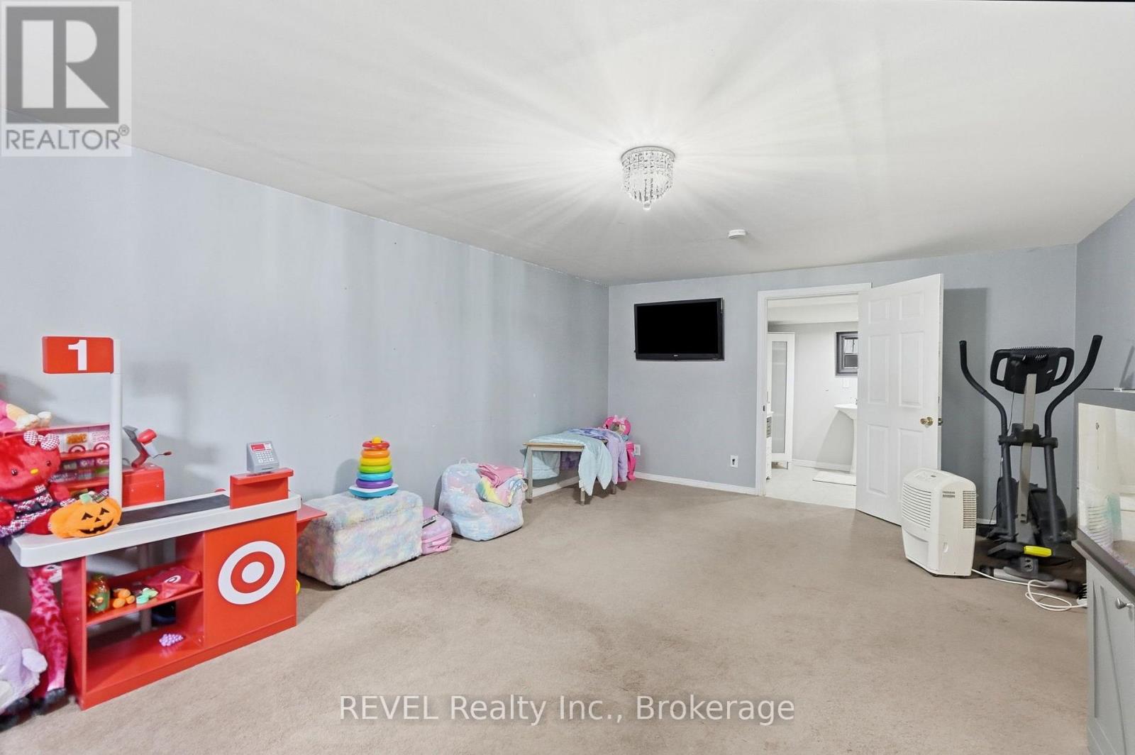 3 Ormond Street N Property Photo 39
