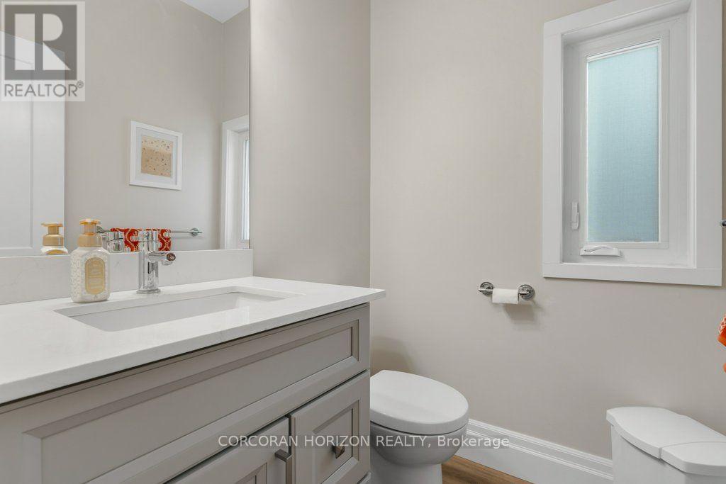 33 Young Street Property Photo 18