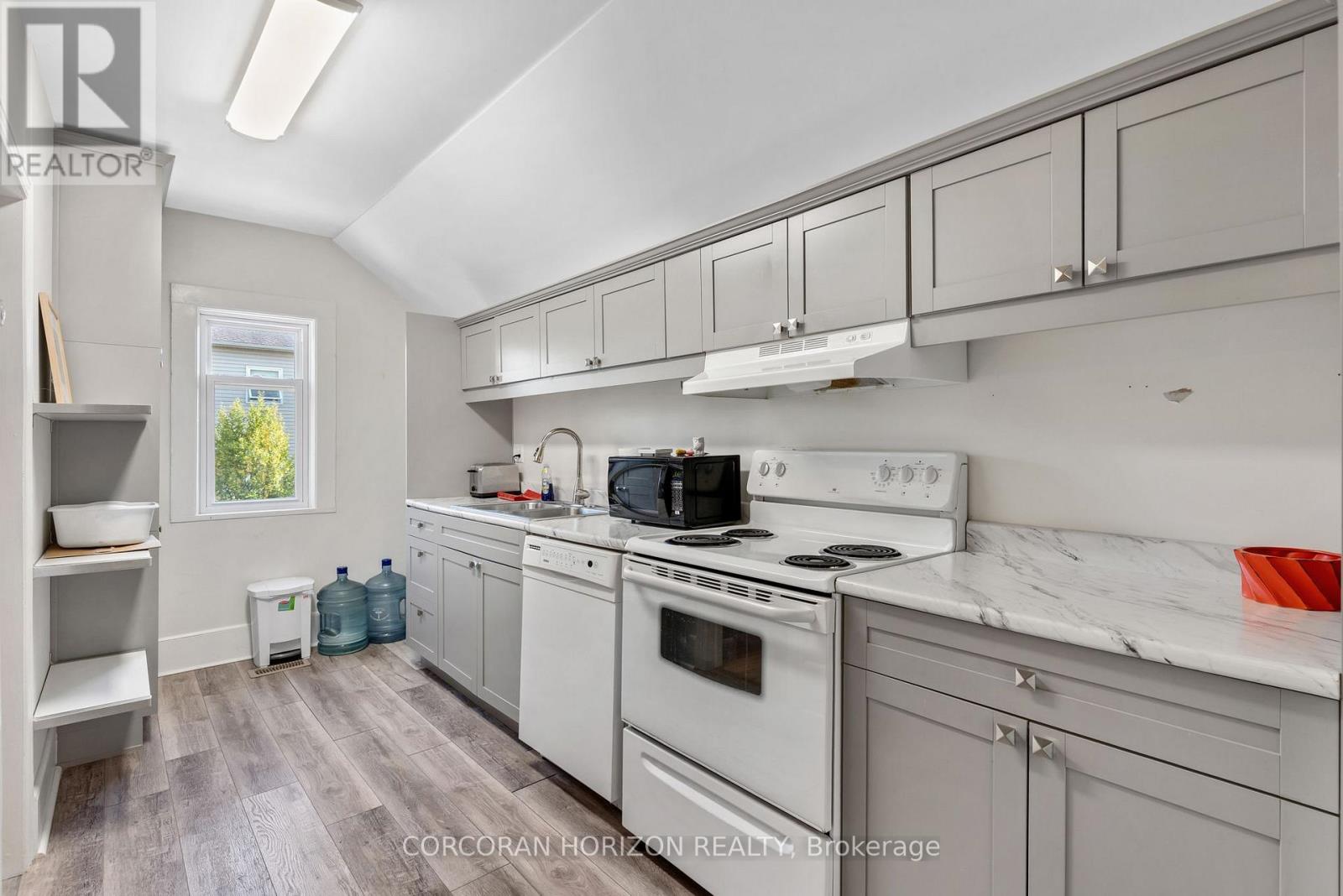 33 Young Street Property Photo 20
