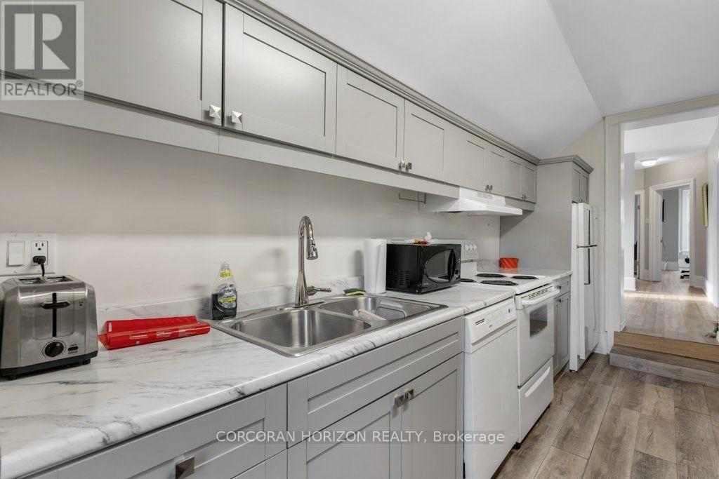 33 Young Street Property Photo 21