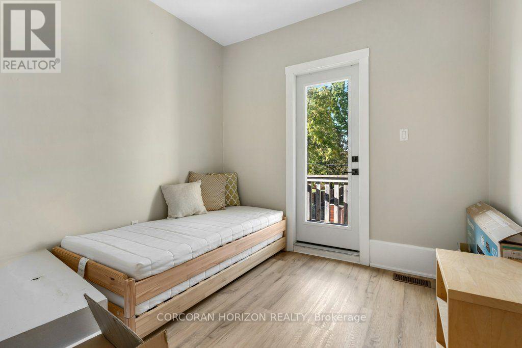 33 Young Street Property Photo 26