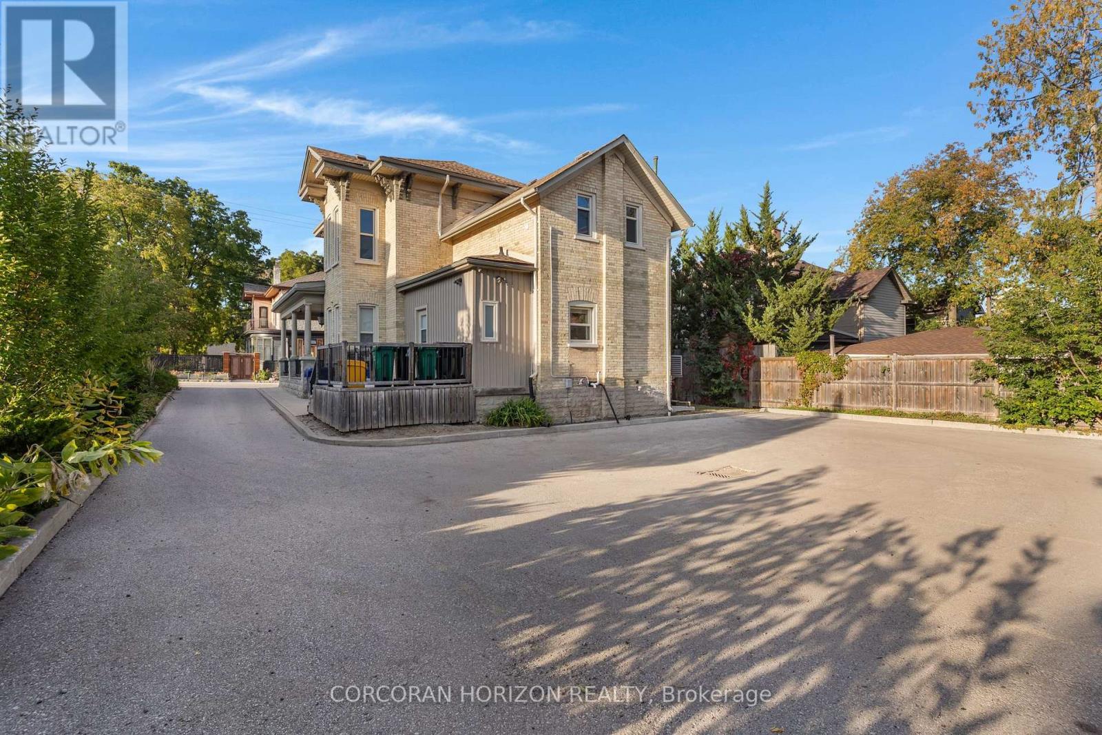 33 Young Street Property Photo 38