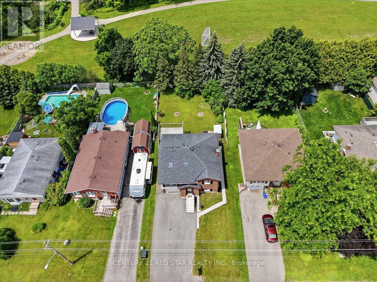 475 Forfar Street E Property Photo 2