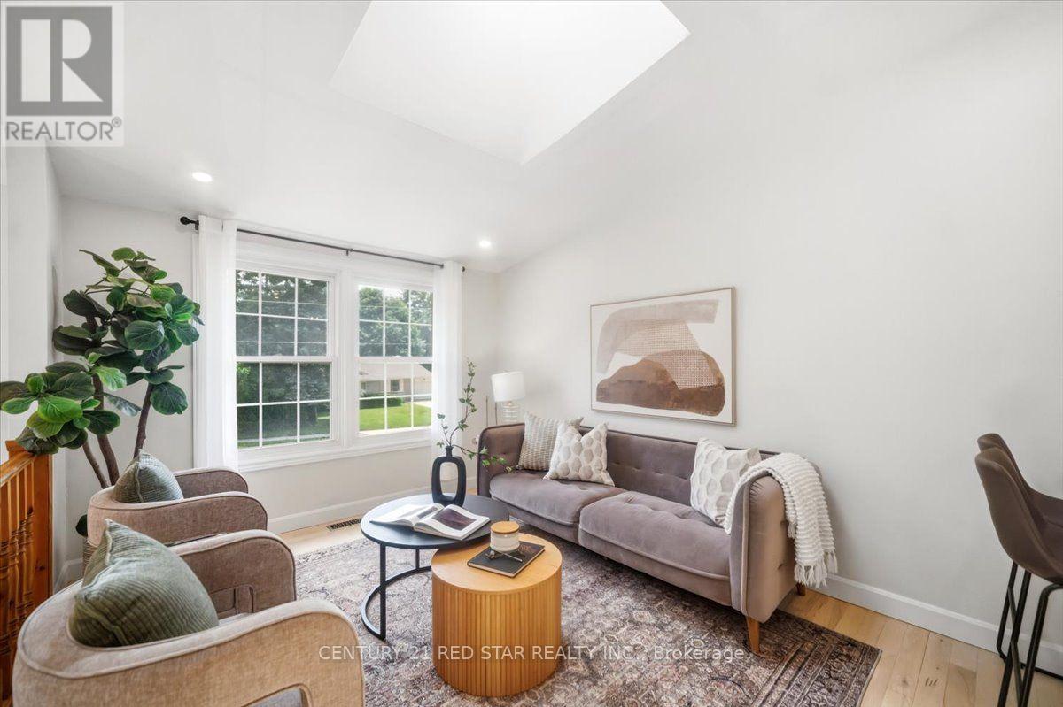 475 Forfar Street E Property Photo 10