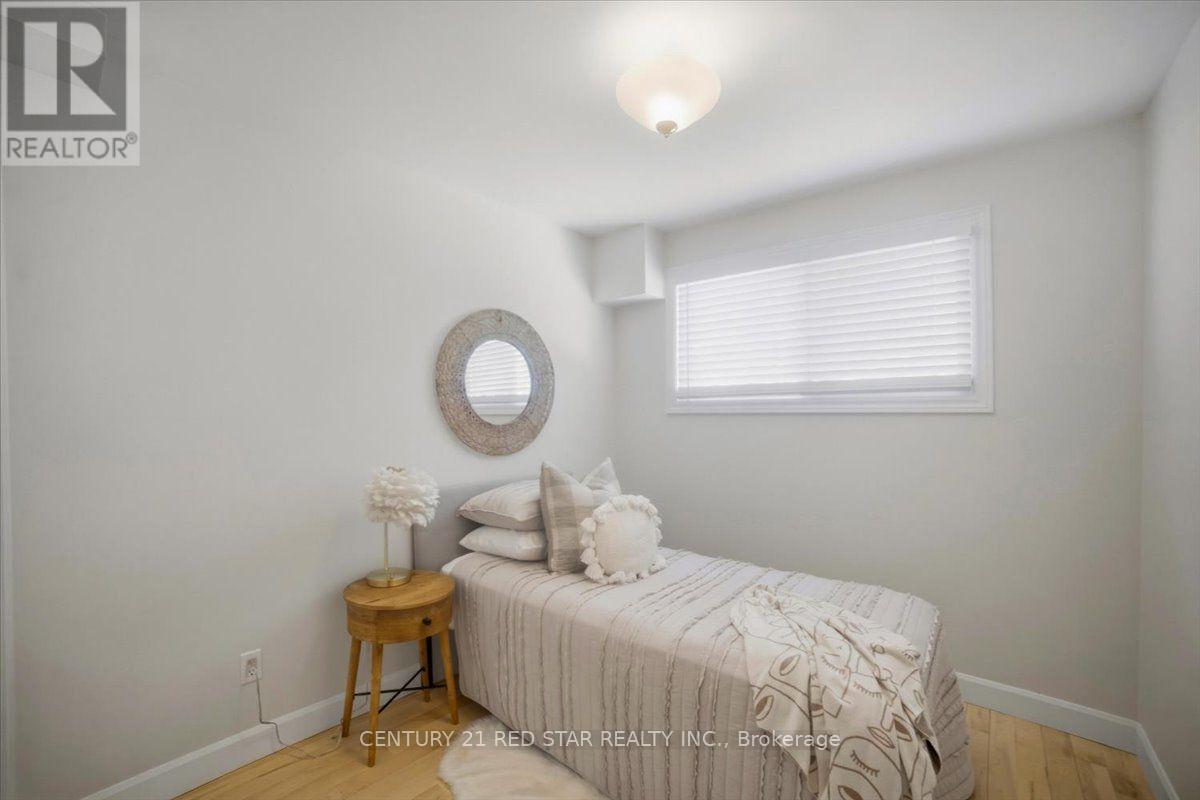 475 Forfar Street E Property Photo 14