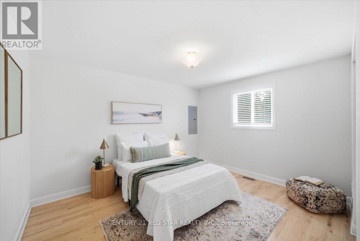 475 Forfar Street E Property Photo 16