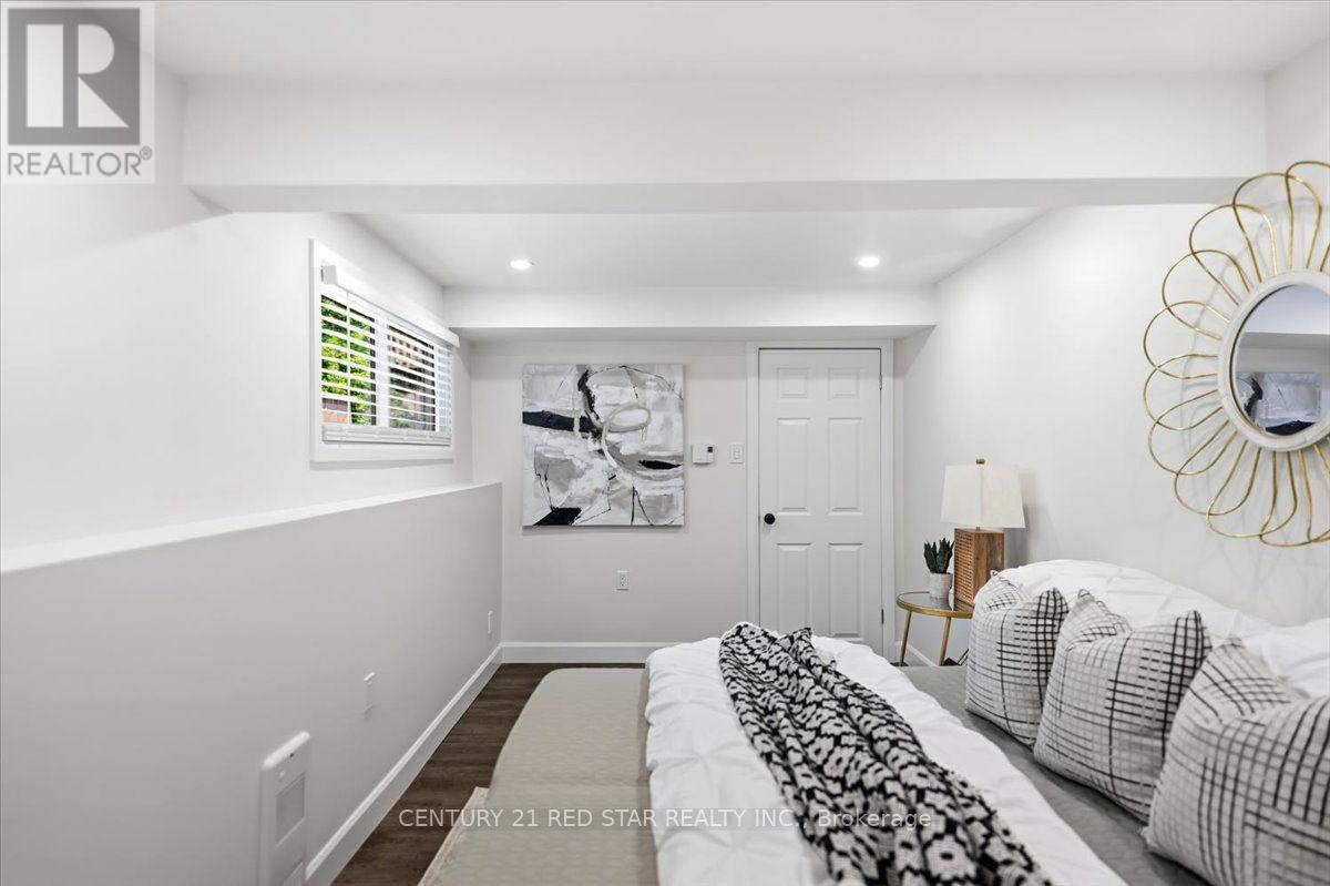 475 Forfar Street E Property Photo 25