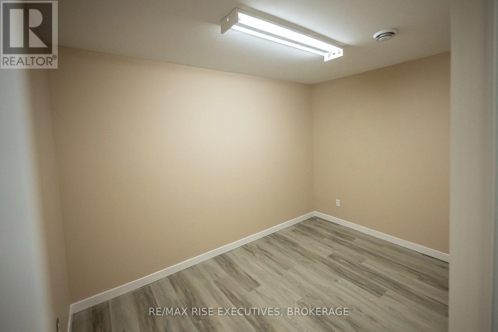 8 - 637 Norris Court Property Photo 5