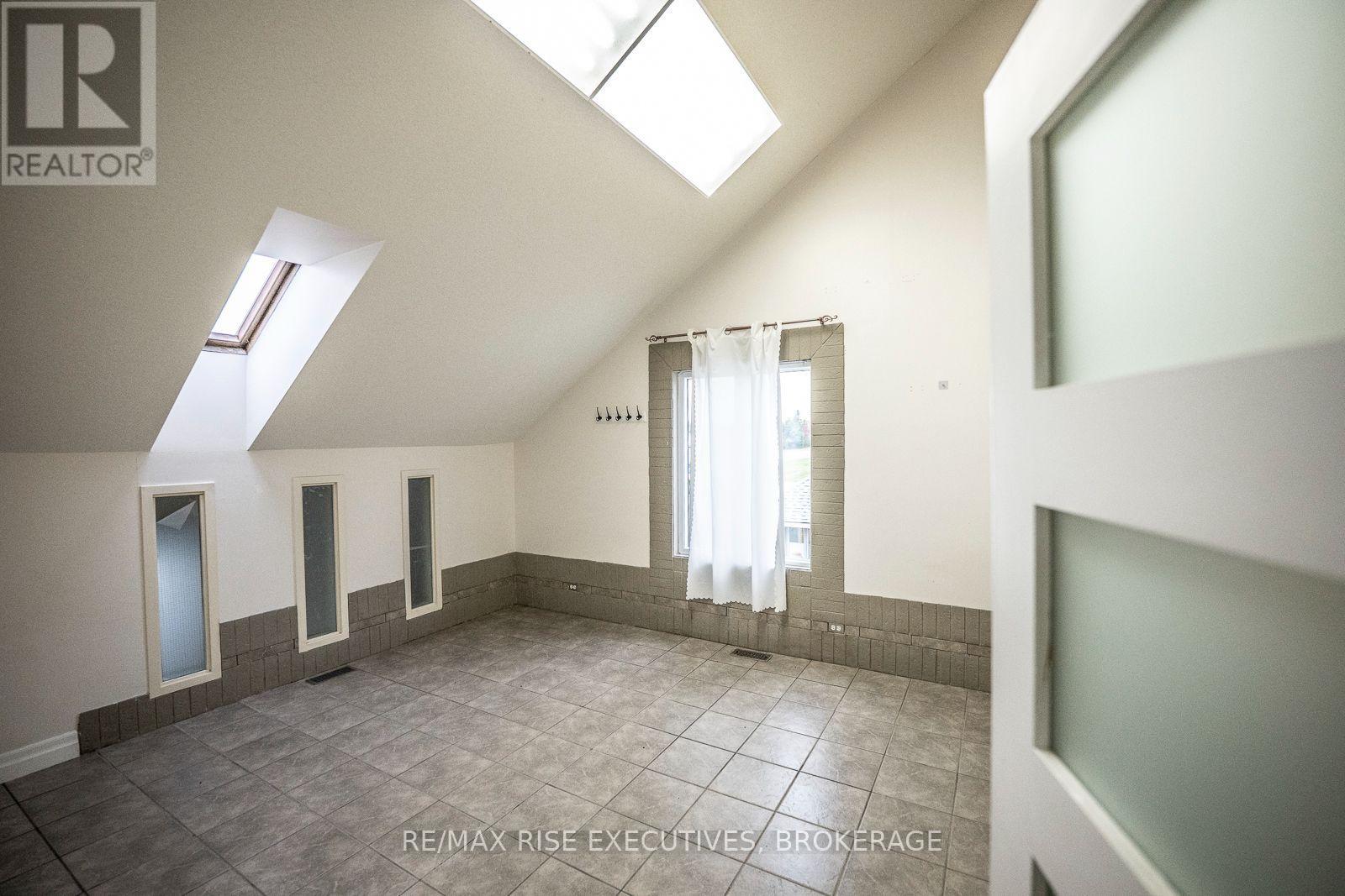 8 - 637 Norris Court Property Photo 6